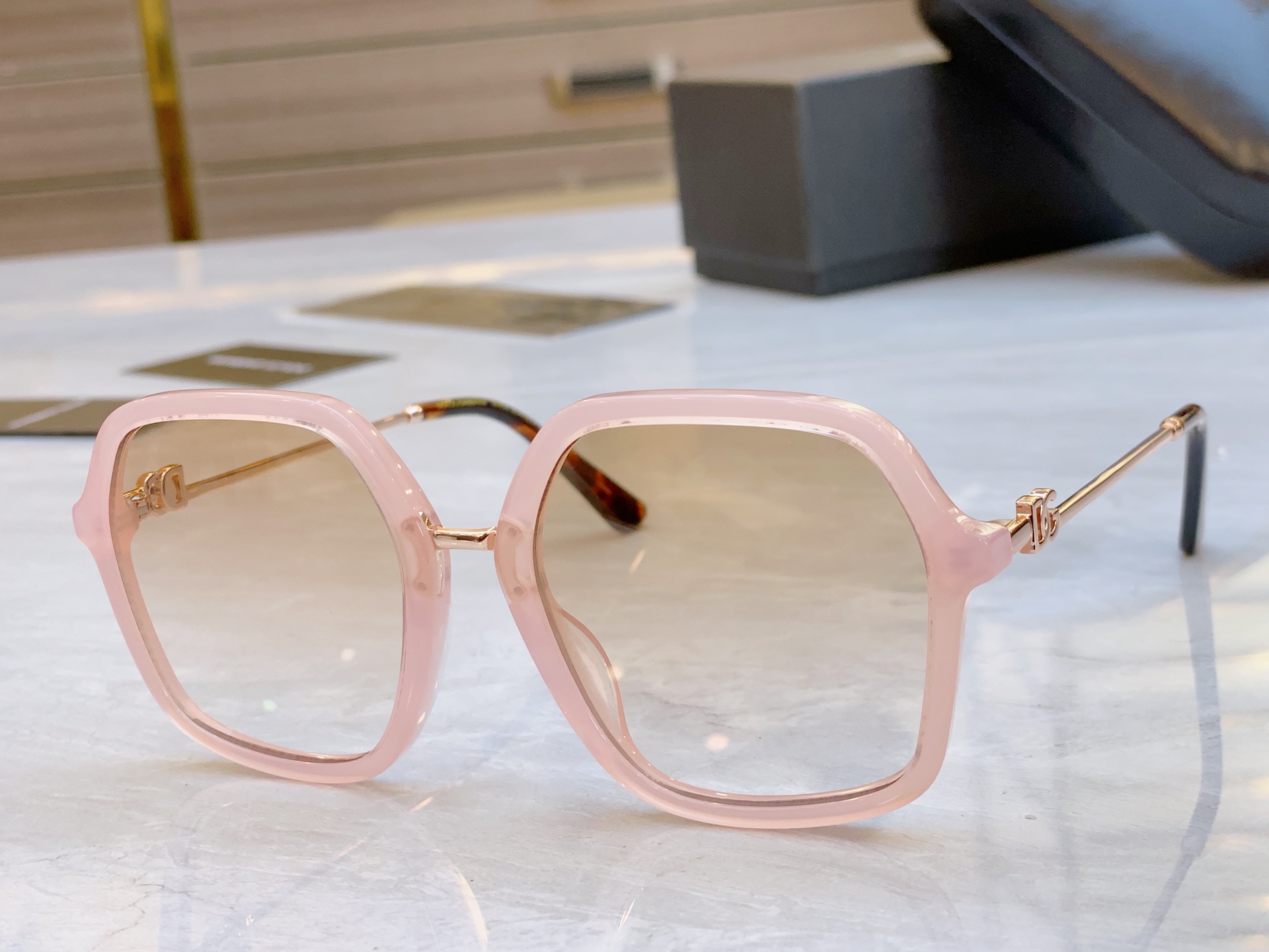 ，【DOLCE & GABBAN*】D*G新款太阳镜，MODEL：DG4422，SIZE：56口20-1