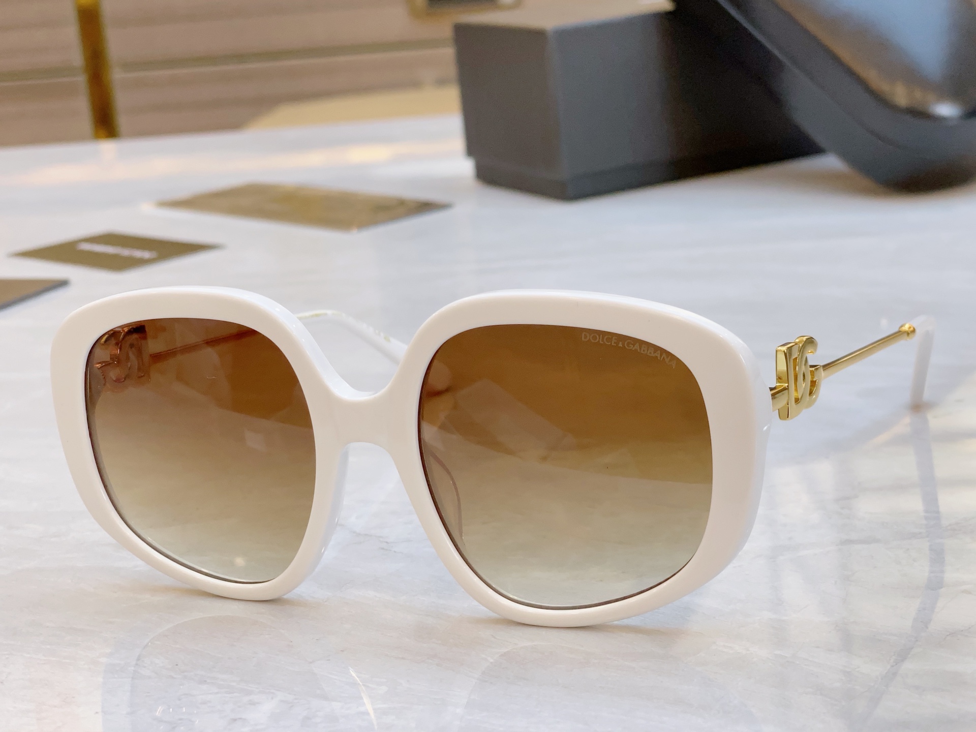 ，【DOLCE & GABBAN*】D*G新款太阳镜，MODEL：DG4421，SIZE：55口20-1