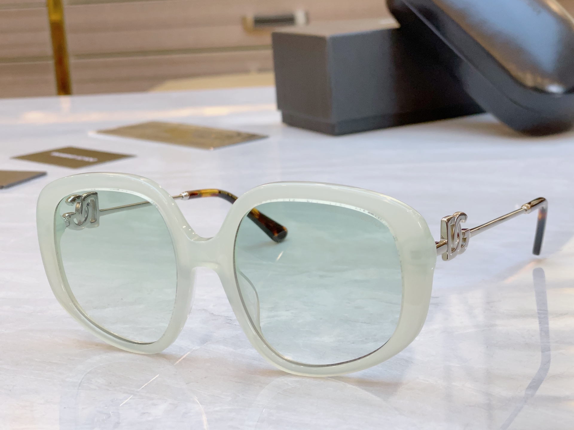 ，【DOLCE & GABBAN*】D*G新款太阳镜，MODEL：DG4421，SIZE：55口20-1