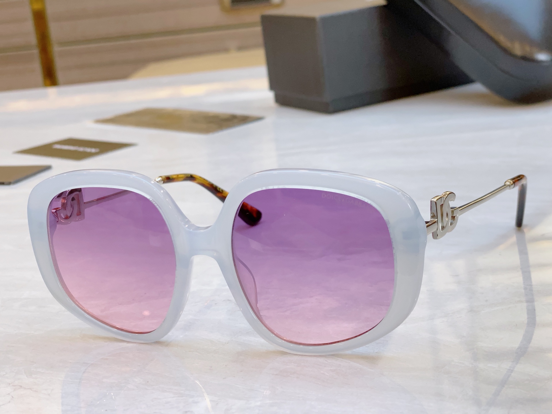 ，【DOLCE & GABBAN*】D*G新款太阳镜，MODEL：DG4421，SIZE：55口20-1