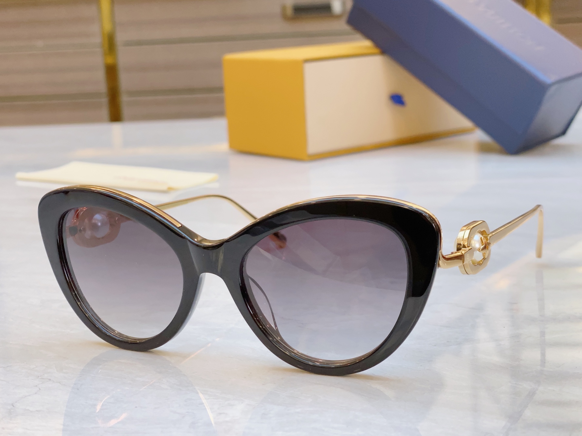 ，【LOUIS VUITTO*】路易*威登新款太阳镜，MODEL：Z1931E，SIZE：54口20-1