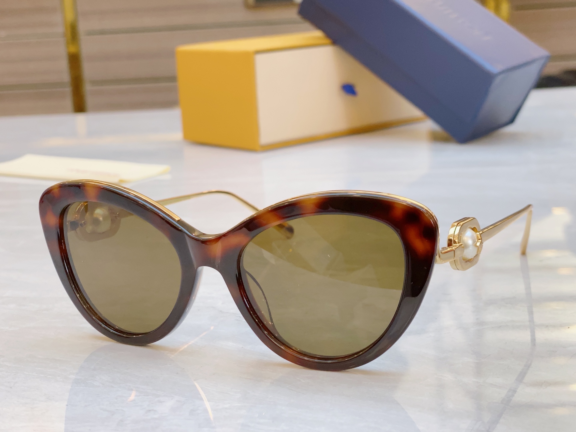 ，【LOUIS VUITTO*】路易*威登新款太阳镜，MODEL：Z1931E，SIZE：54口20-1