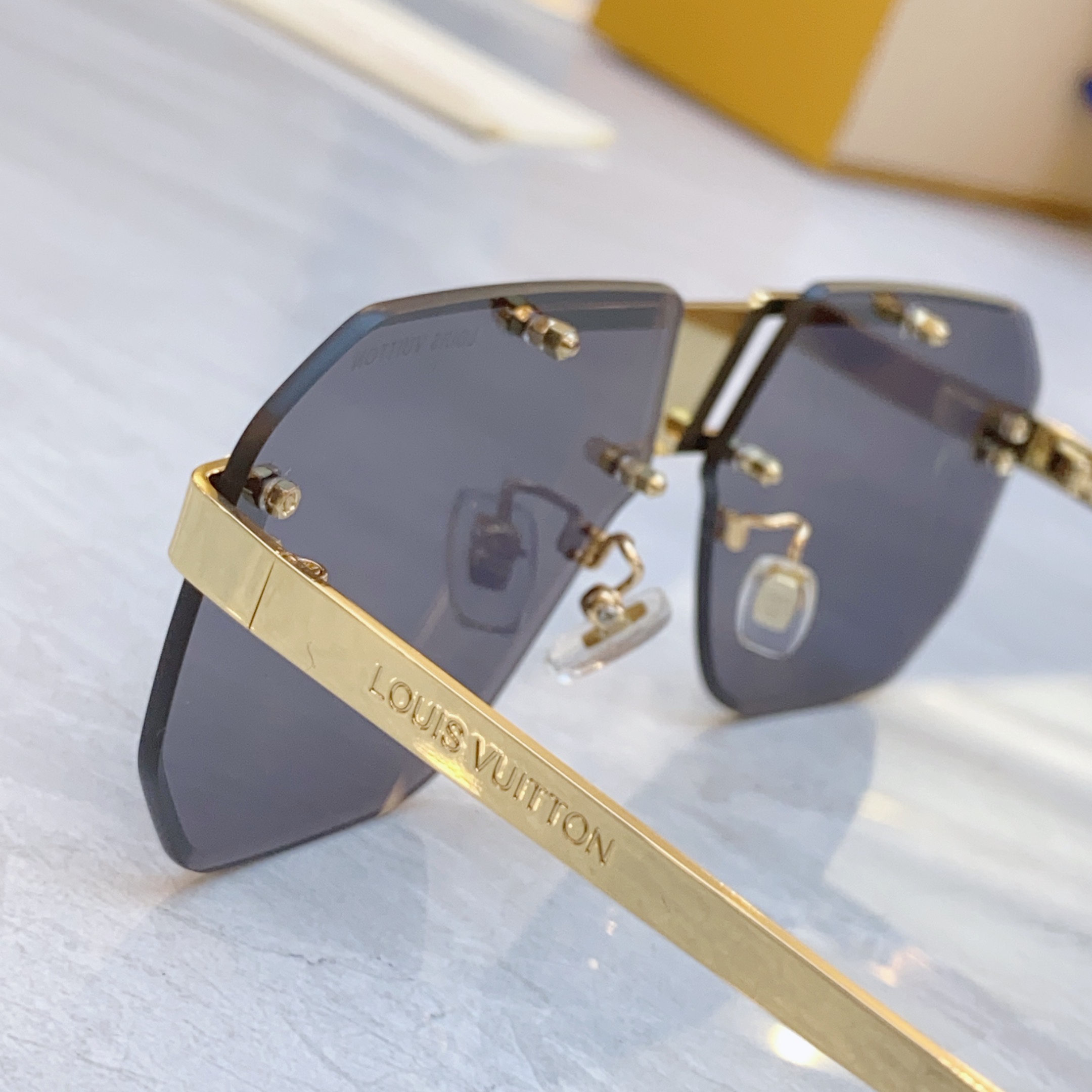 ，【LOUIS VUITTO*】路易*威登新款太阳镜，MODEL：Z2038U，SIZE：61口12-1