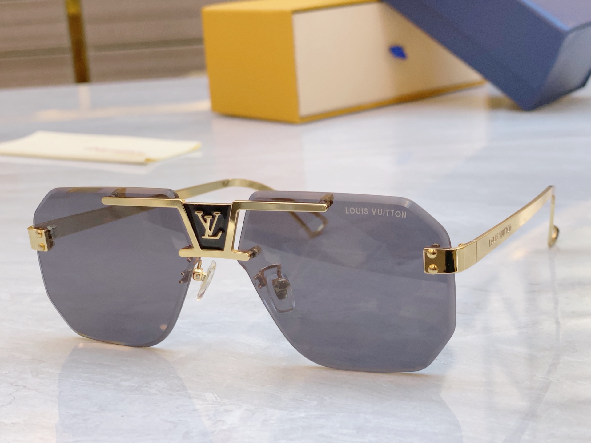 ，【LOUIS VUITTO*】路易*威登新款太阳镜，MODEL：Z2038U，SIZE：61口12-1