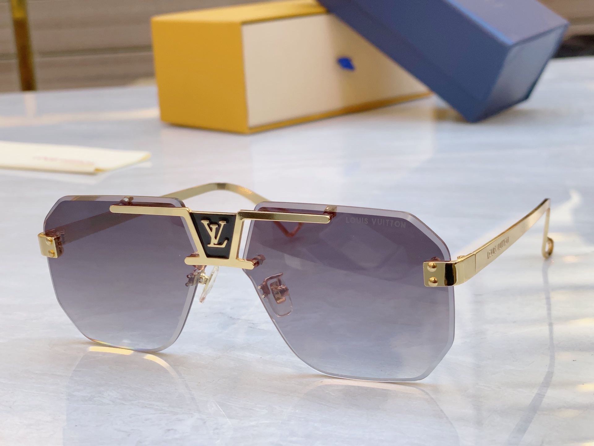 ，【LOUIS VUITTO*】路易*威登新款太阳镜，MODEL：Z2038U，SIZE：61口12-1