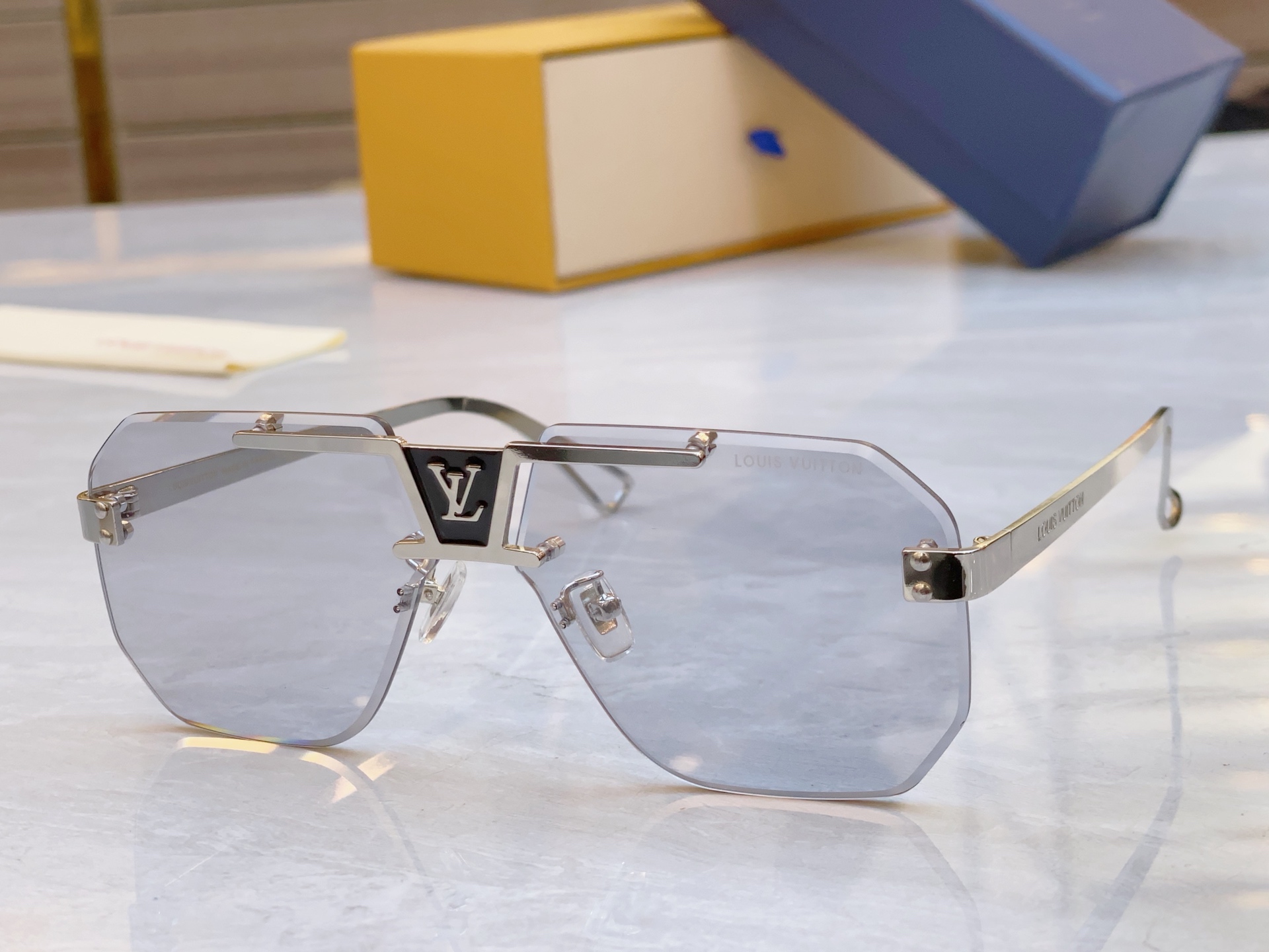 ，【LOUIS VUITTO*】路易*威登新款太阳镜，MODEL：Z2038U，SIZE：61口12-1