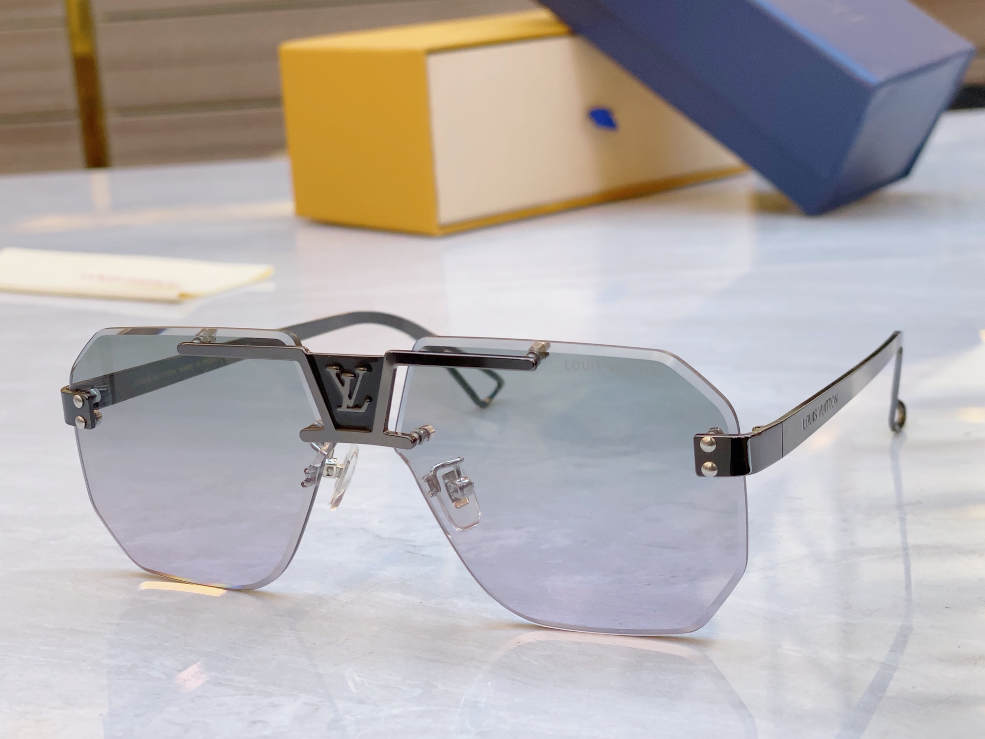 ，【LOUIS VUITTO*】路易*威登新款太阳镜，MODEL：Z2038U，SIZE：61口12-1