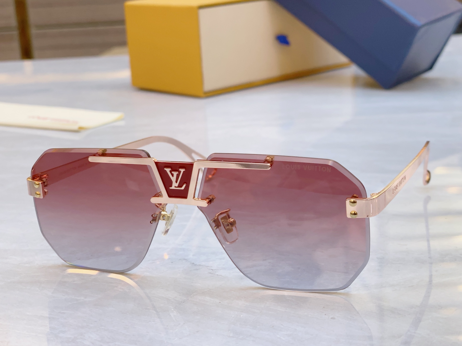 ，【LOUIS VUITTO*】路易*威登新款太阳镜，MODEL：Z2038U，SIZE：61口12-1