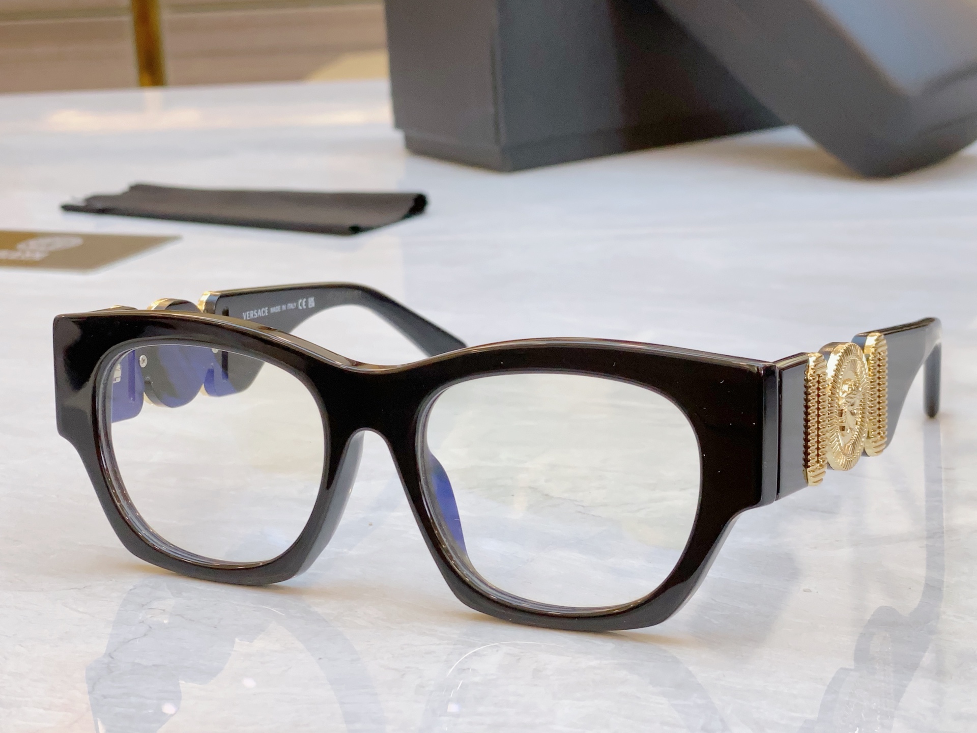 ，【VERSAC*】范思*哲新款太阳镜，
MODEL：VE4479，SIZE：53口20-140