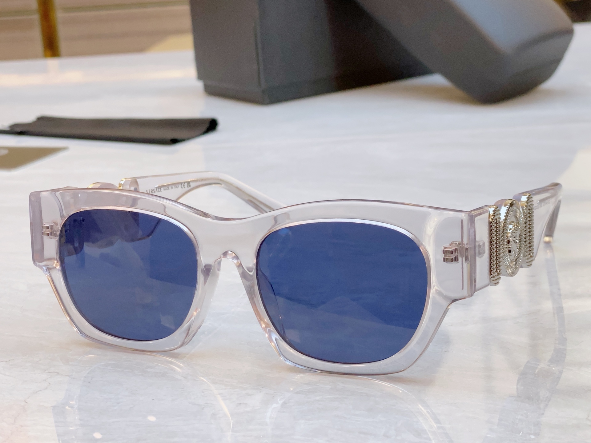 ，【VERSAC*】范思*哲新款太阳镜，
MODEL：VE4479，SIZE：53口20-140