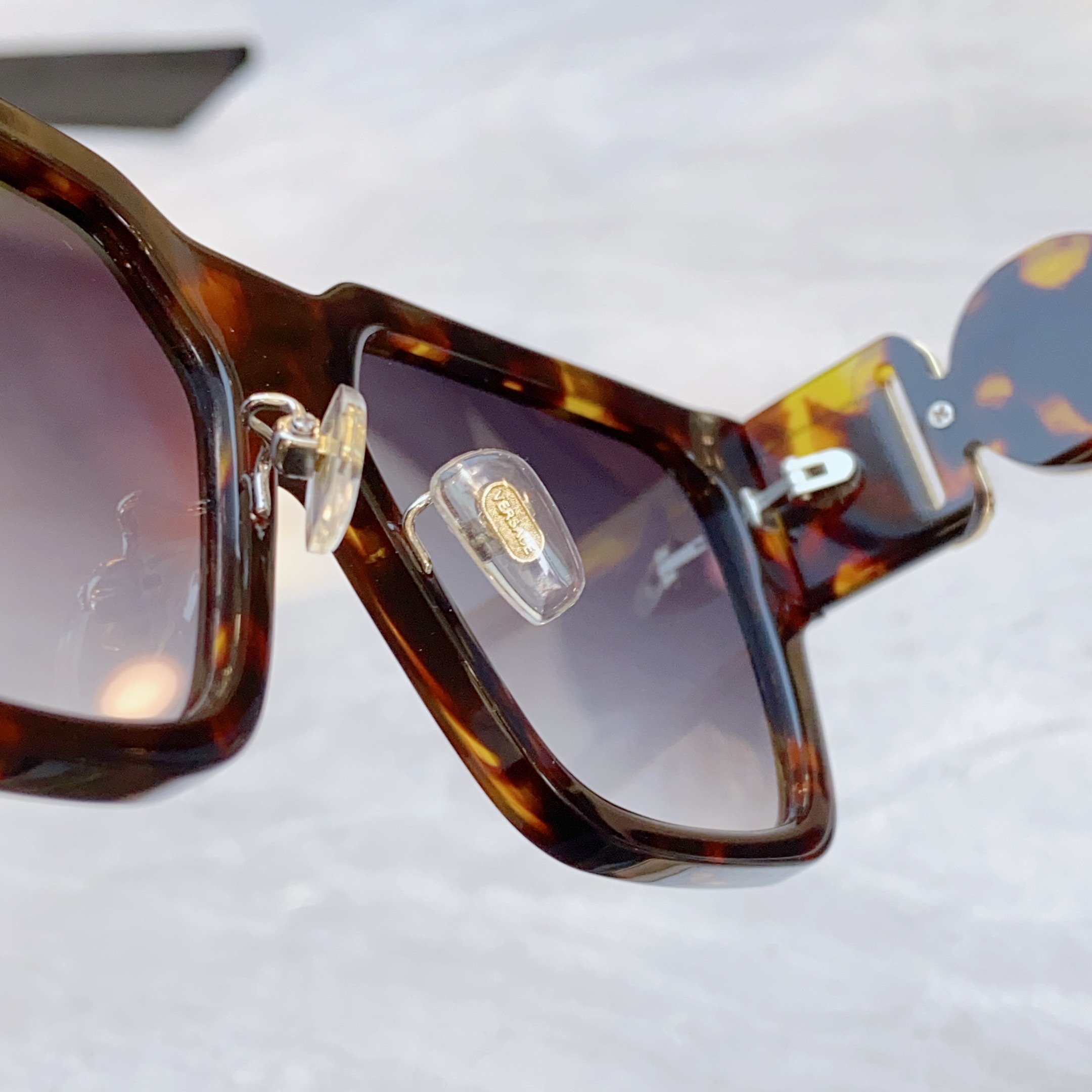 ，【VERSAC*】范思*哲新款太阳镜，
MODEL：VE4483，SIZE：58口15-140