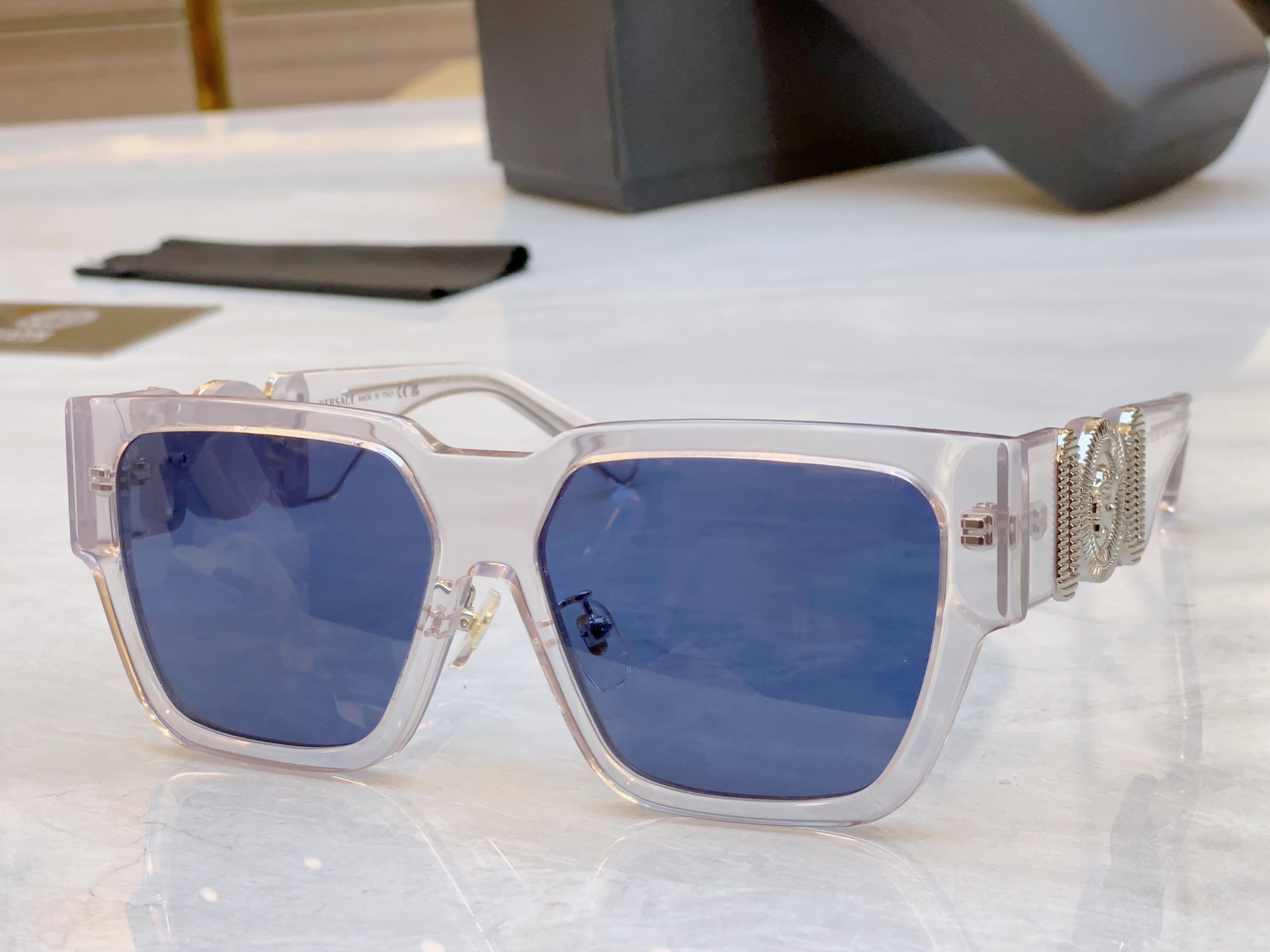 ，【VERSAC*】范思*哲新款太阳镜，
MODEL：VE4483，SIZE：58口15-140
