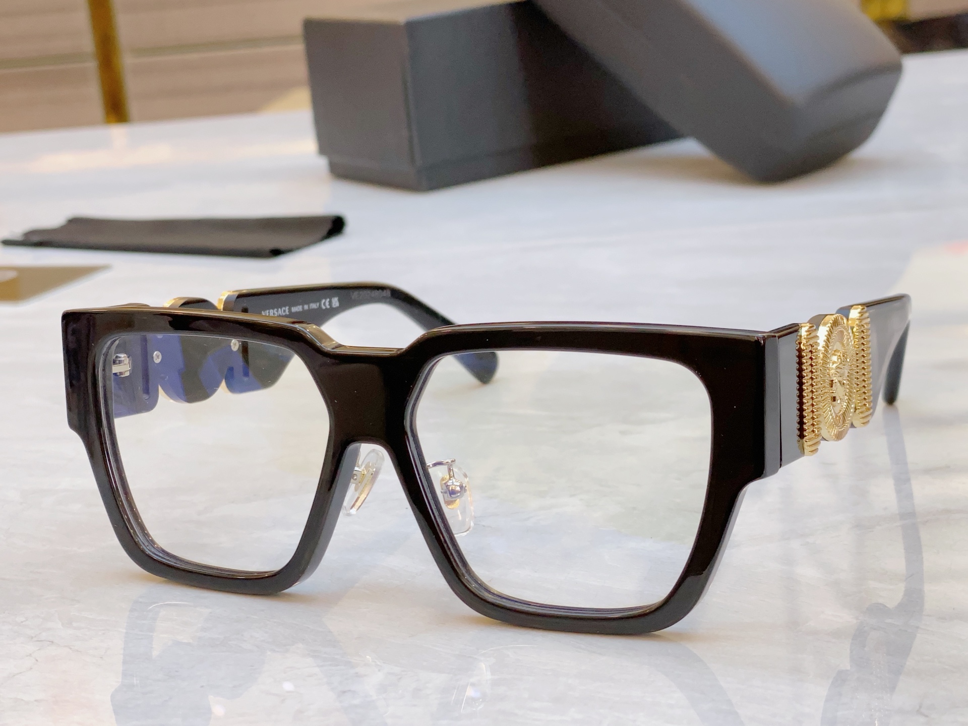 ，【VERSAC*】范思*哲新款太阳镜，
MODEL：VE4483，SIZE：58口15-140