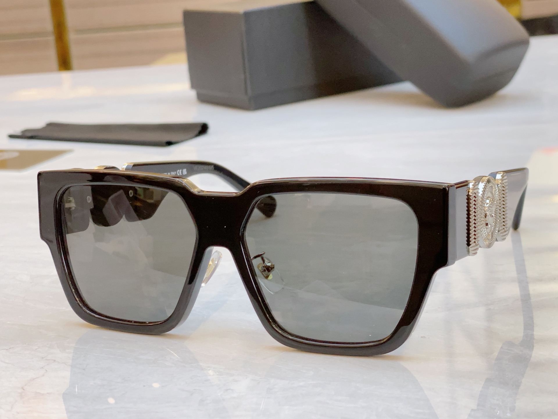 ，【VERSAC*】范思*哲新款太阳镜，
MODEL：VE4483，SIZE：58口15-140