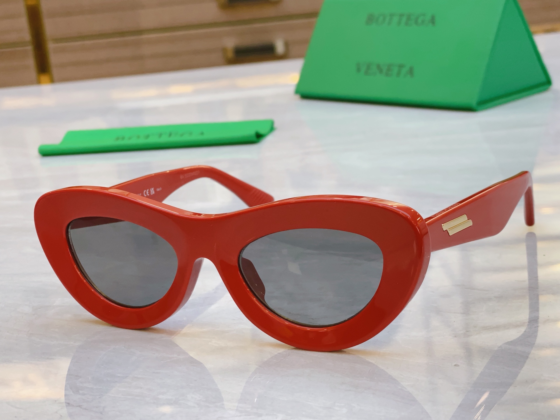 ，【BOTTEGA VENET*】宝缇*嘉新款太阳镜，MODEL：BV1352S，SIZE：51口23-