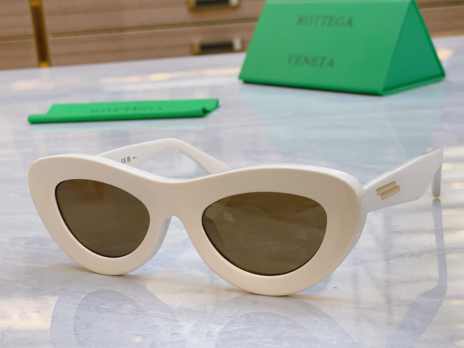 ，【BOTTEGA VENET*】宝缇*嘉新款太阳镜，MODEL：BV1352S，SIZE：51口23-