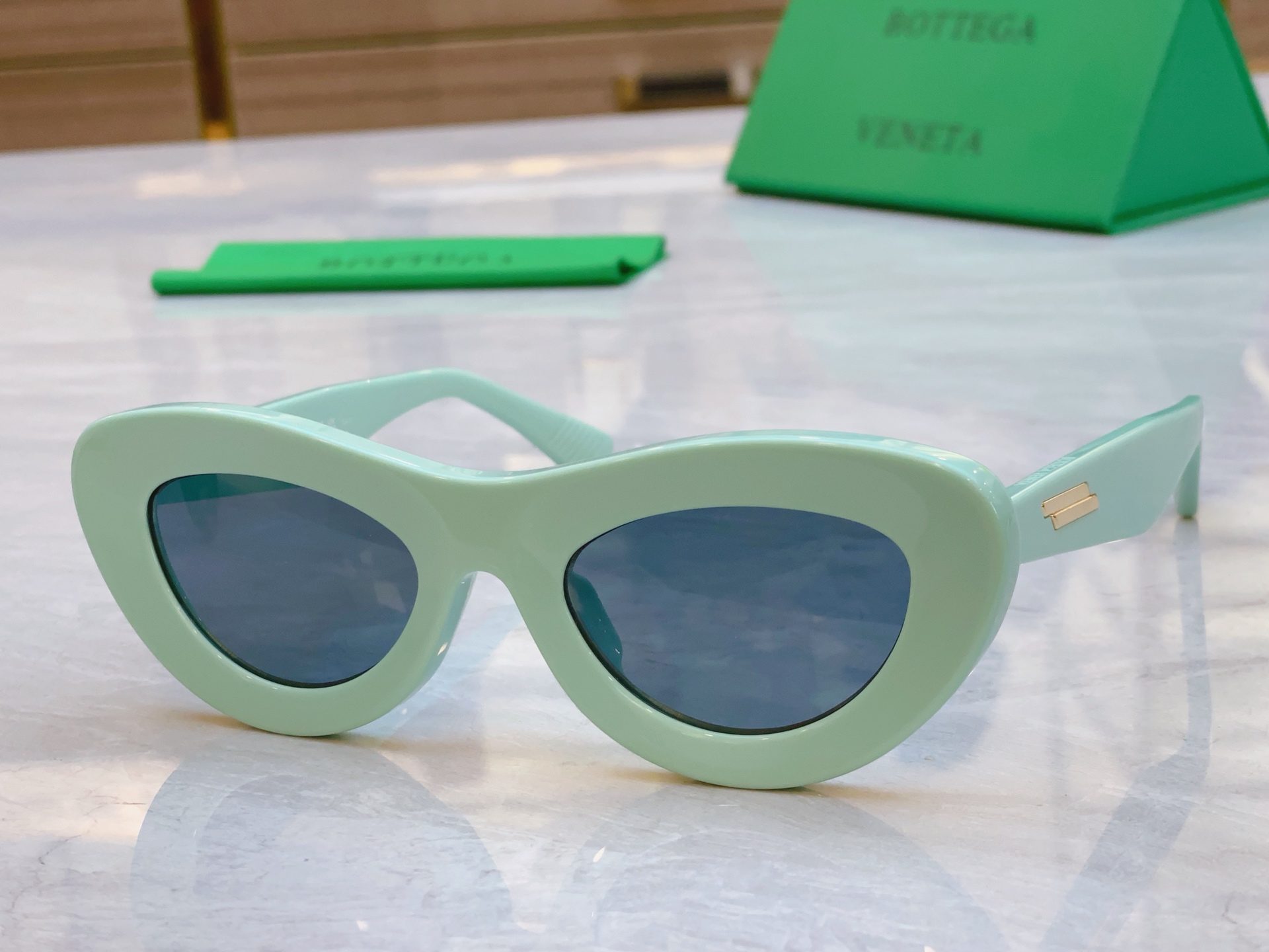 ，【BOTTEGA VENET*】宝缇*嘉新款太阳镜，MODEL：BV1352S，SIZE：51口23-