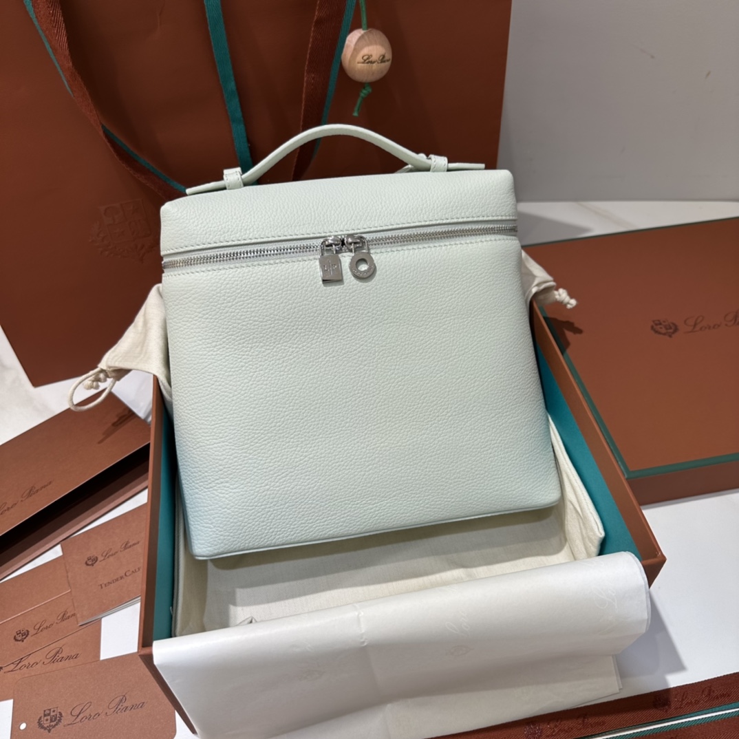 [Backpacks]Zipper design with wide opening Shoulder straps can be adjusted and