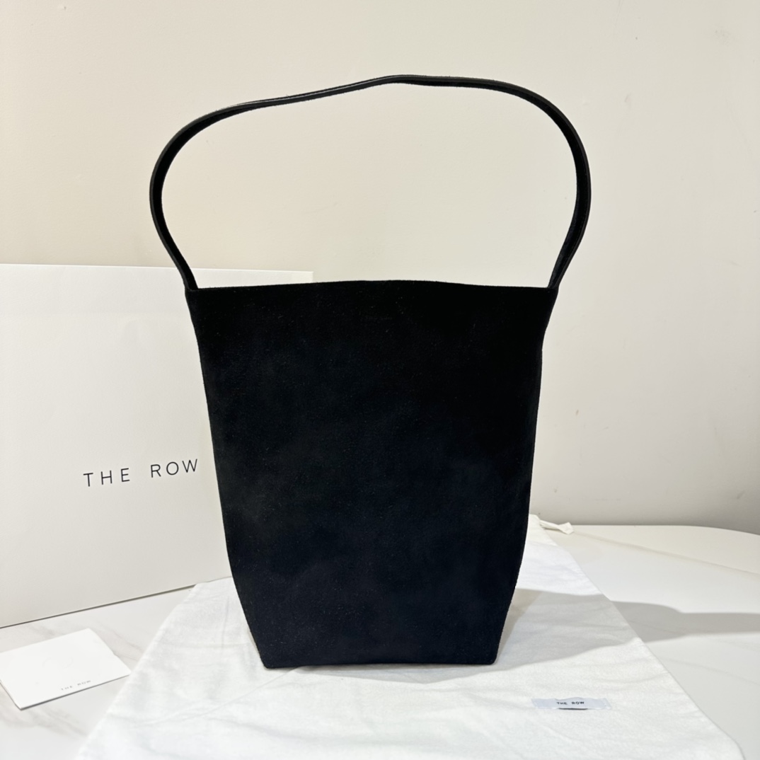 THE ROW Medium Bucket Bag Lambskin Matte Black