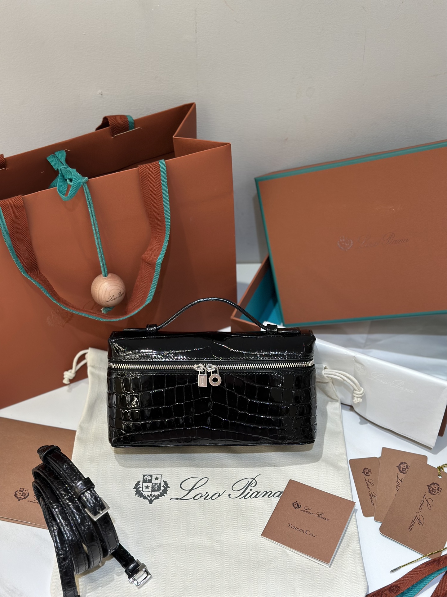 𝐋𝐨𝐫𝐨 𝐏𝐢𝐚𝐧𝐚 Crocodile Extra Bag 19 Box Bag Crocodile Skin Rare Leather - Top Quality