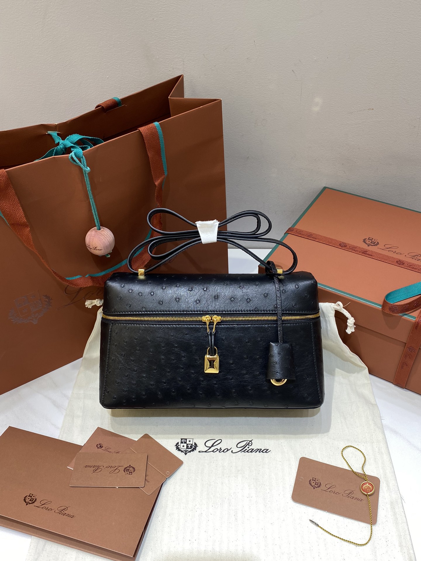 𝐋𝐨𝐫𝐨 𝐏𝐢𝐚𝐧𝐚 🐦 Extra Bag 27 박스백 타조가죽 희귀가죽-최상급 품질