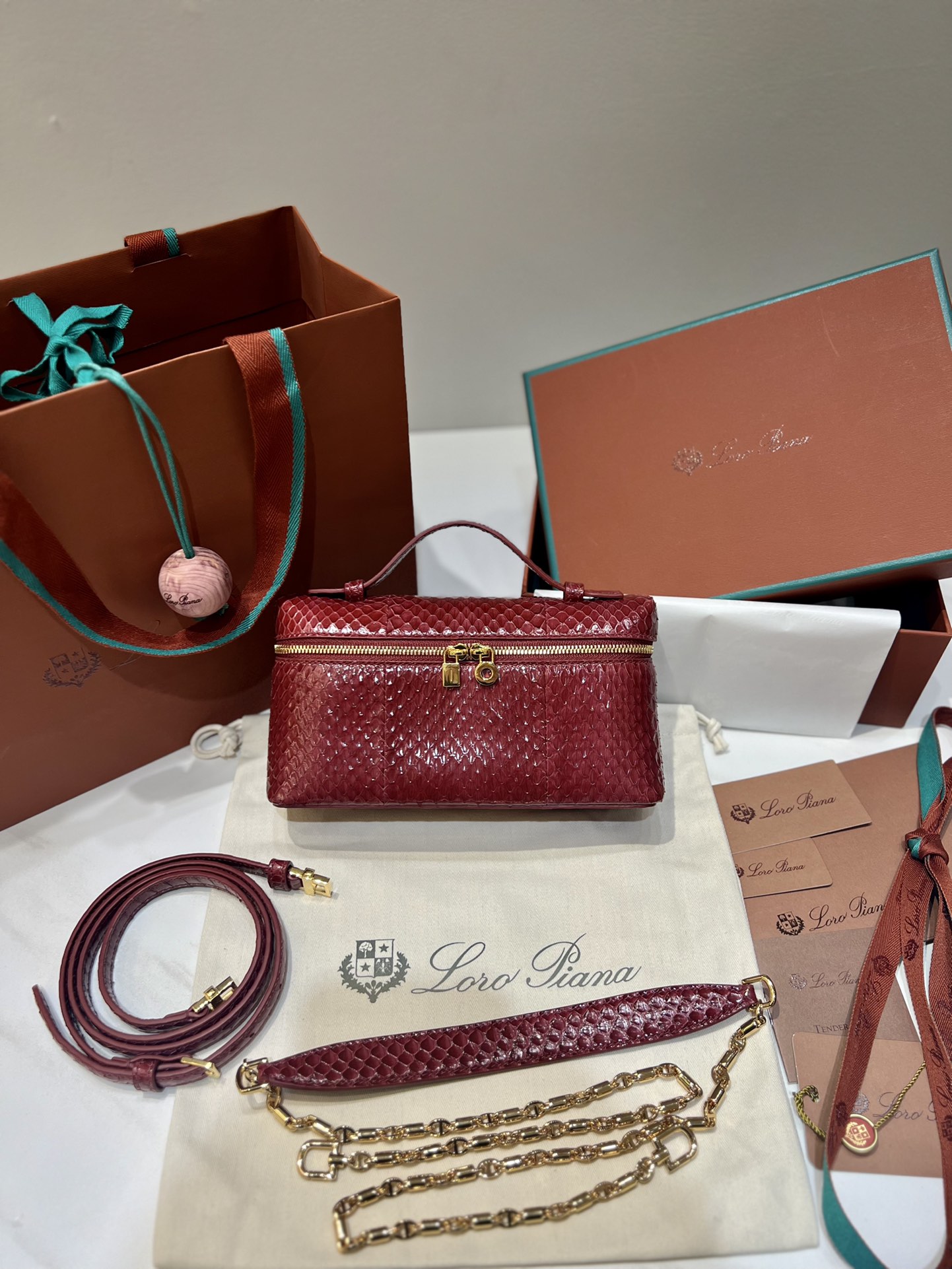 로로피아나 엑스트라 포켓 L19 시리즈 핸드백