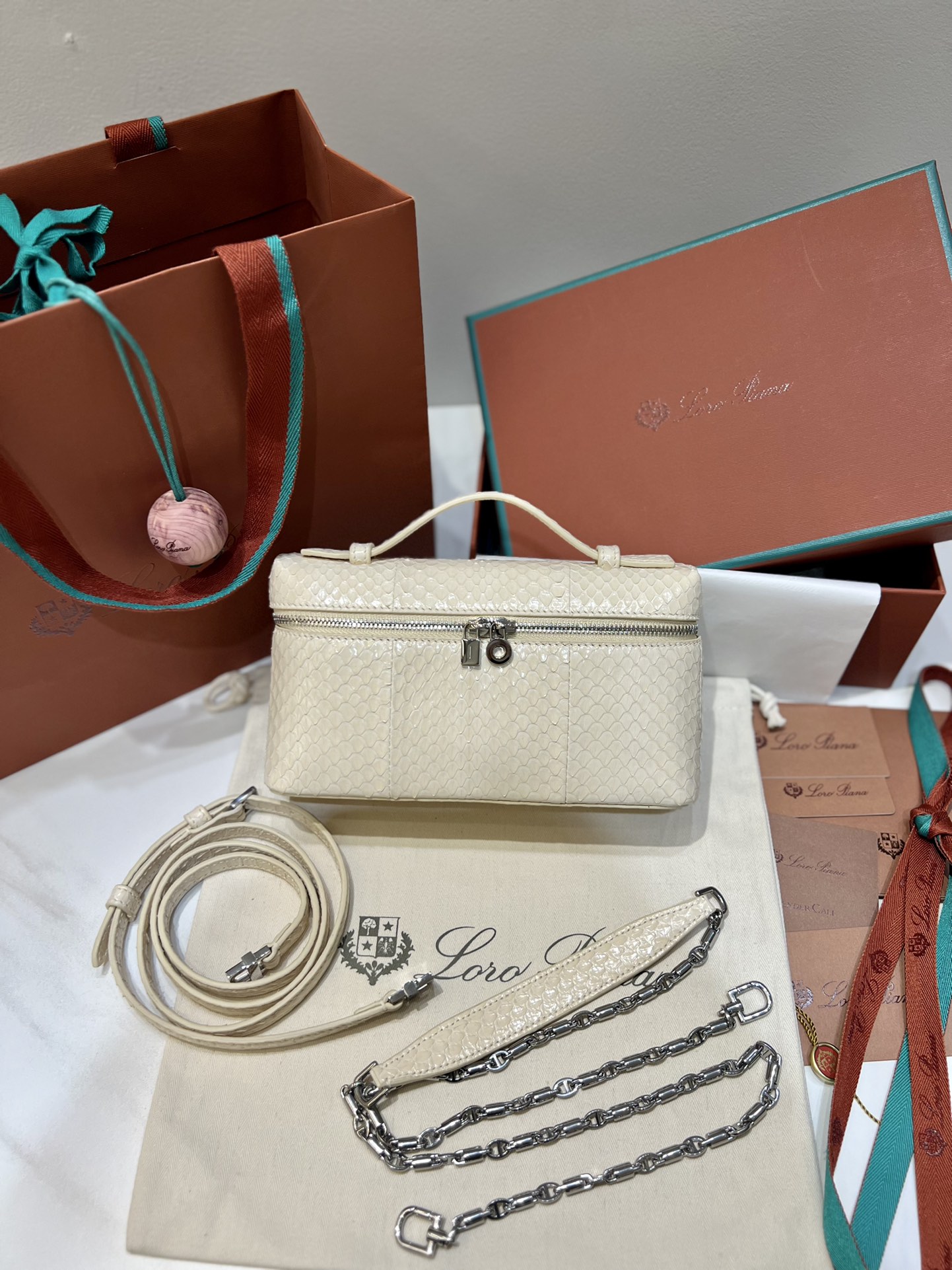 Loro Piana Extra Pocket L19 Slangenleren Handtas - Zandkleurig met Zilveren Details