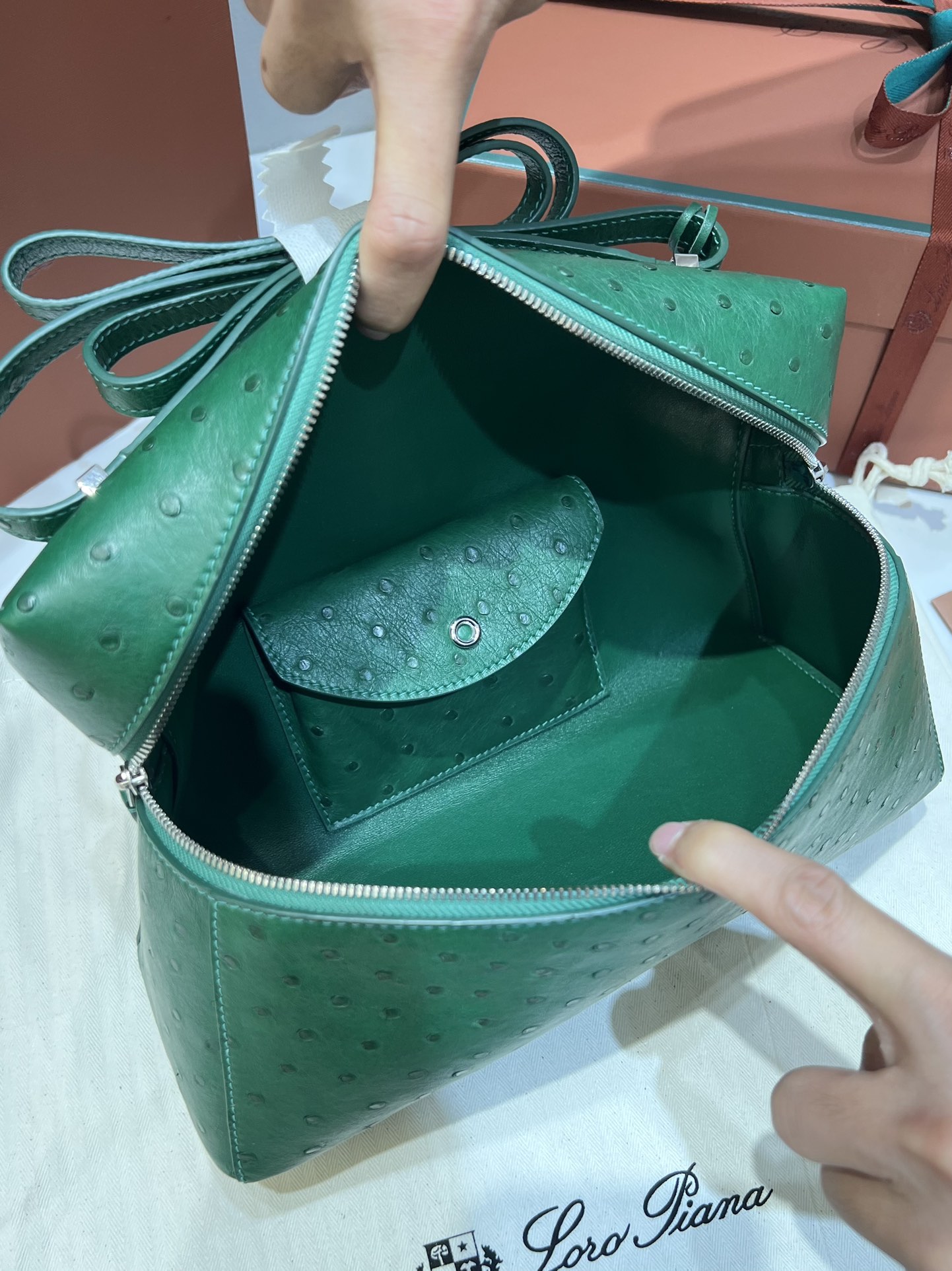 로로피아나 타조 가죽 언더암 크로스백 상세 이미지 7