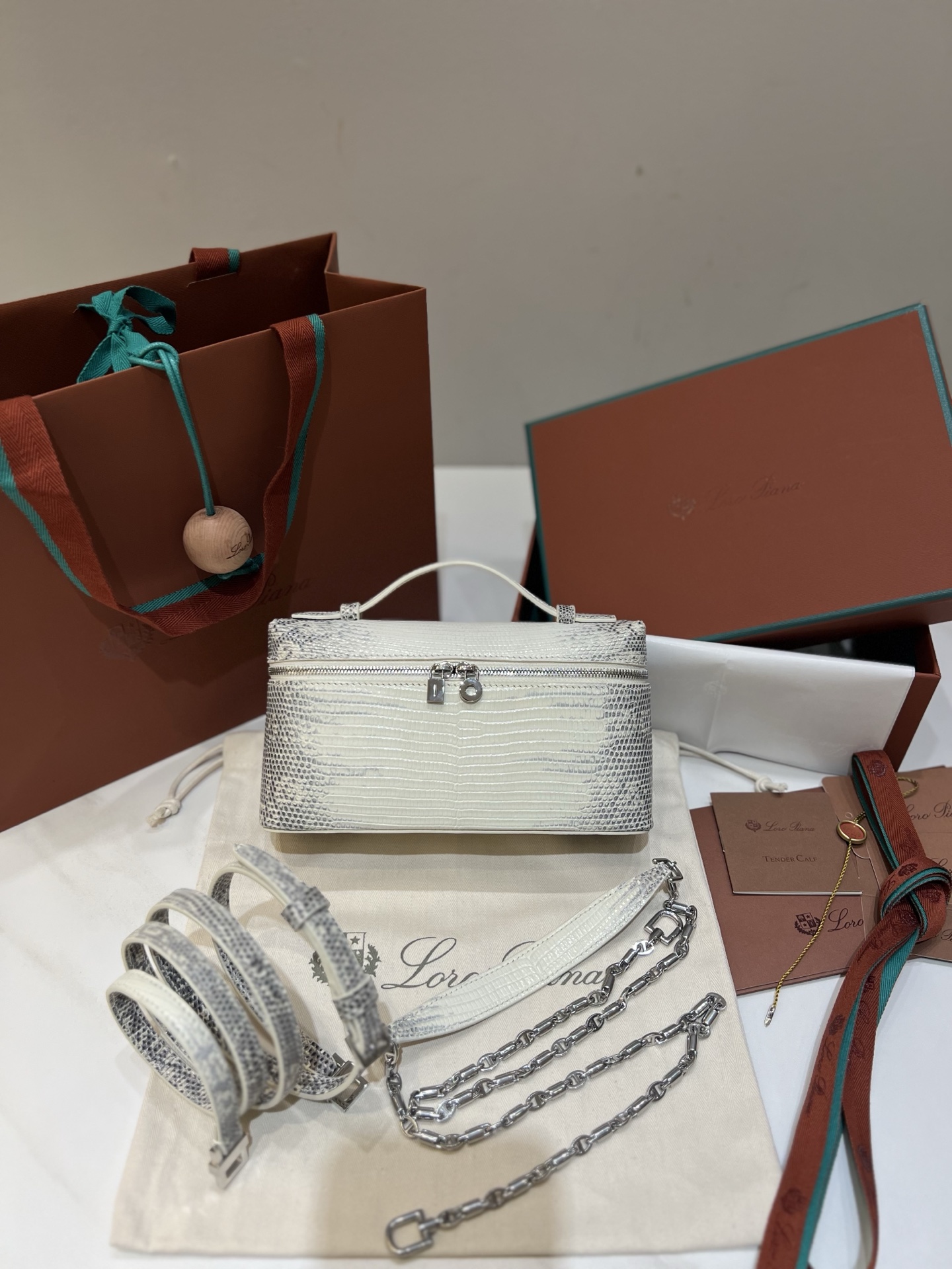 로로피아나 엑스트라 포켓 L19 시리즈 핸드백