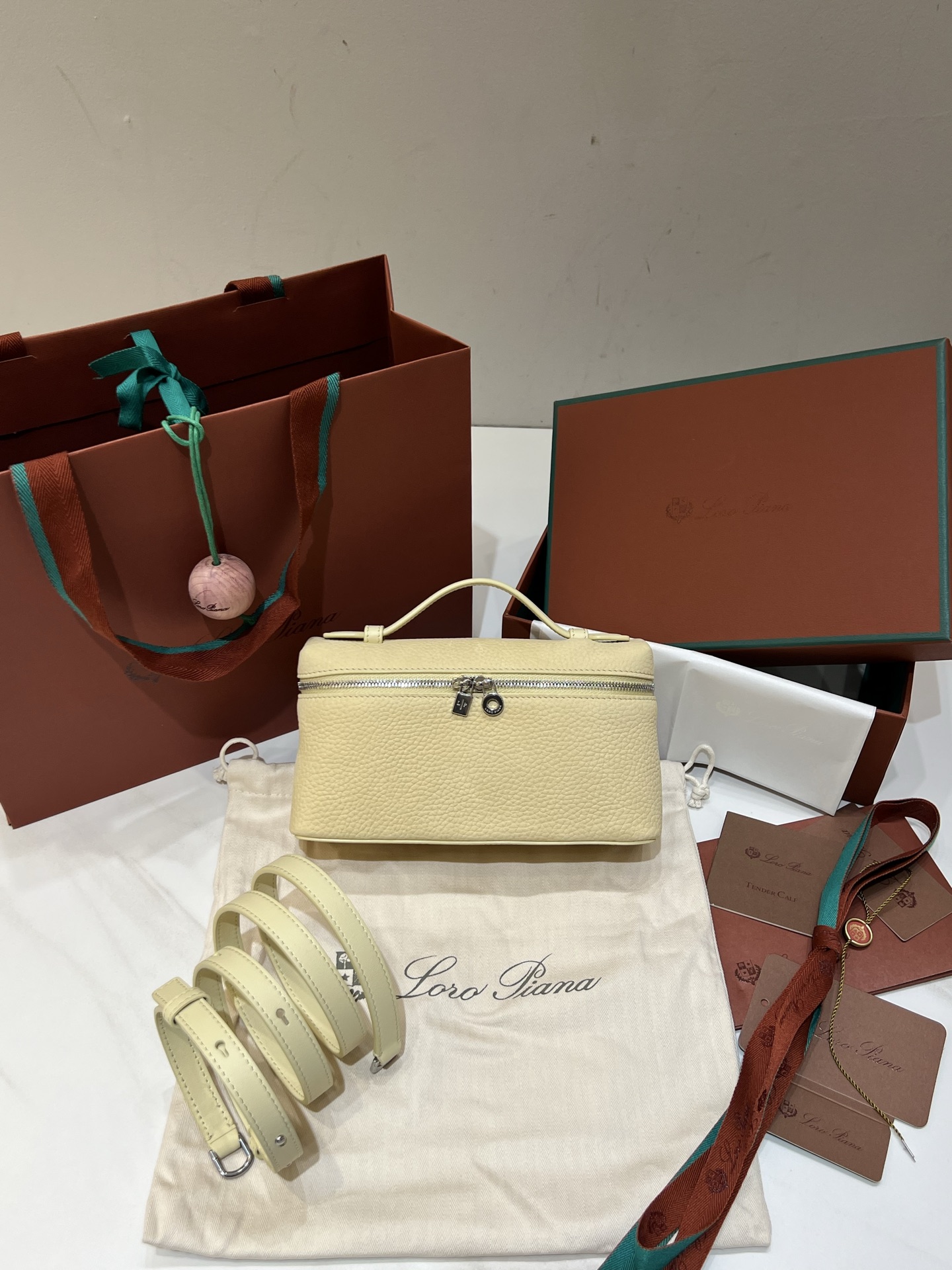 Loro Piana L19天鹅绒雪梨黄银扣 新版