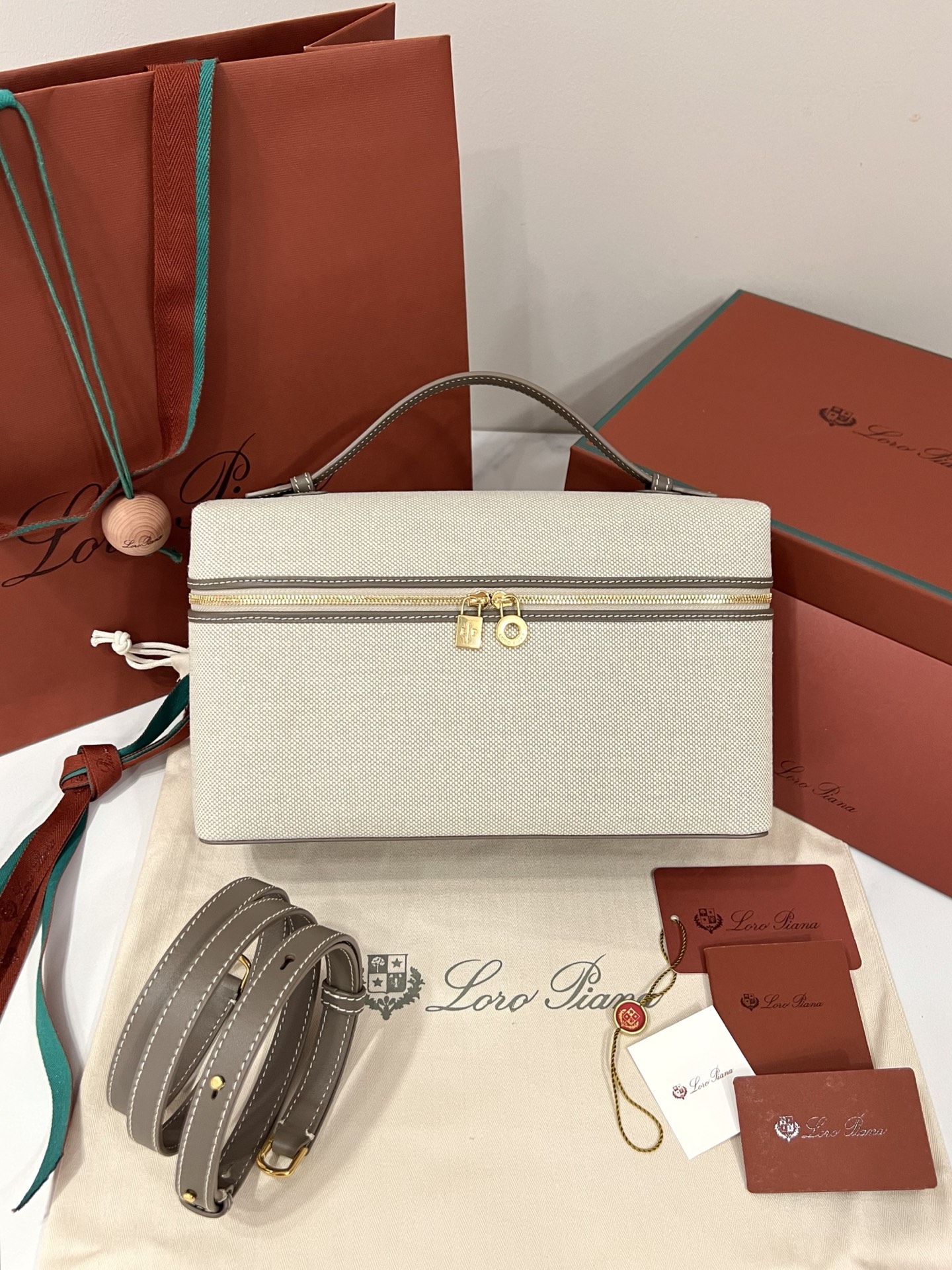 로로피아나 L27 캔버스 크로스바디백 상세 이미지 2