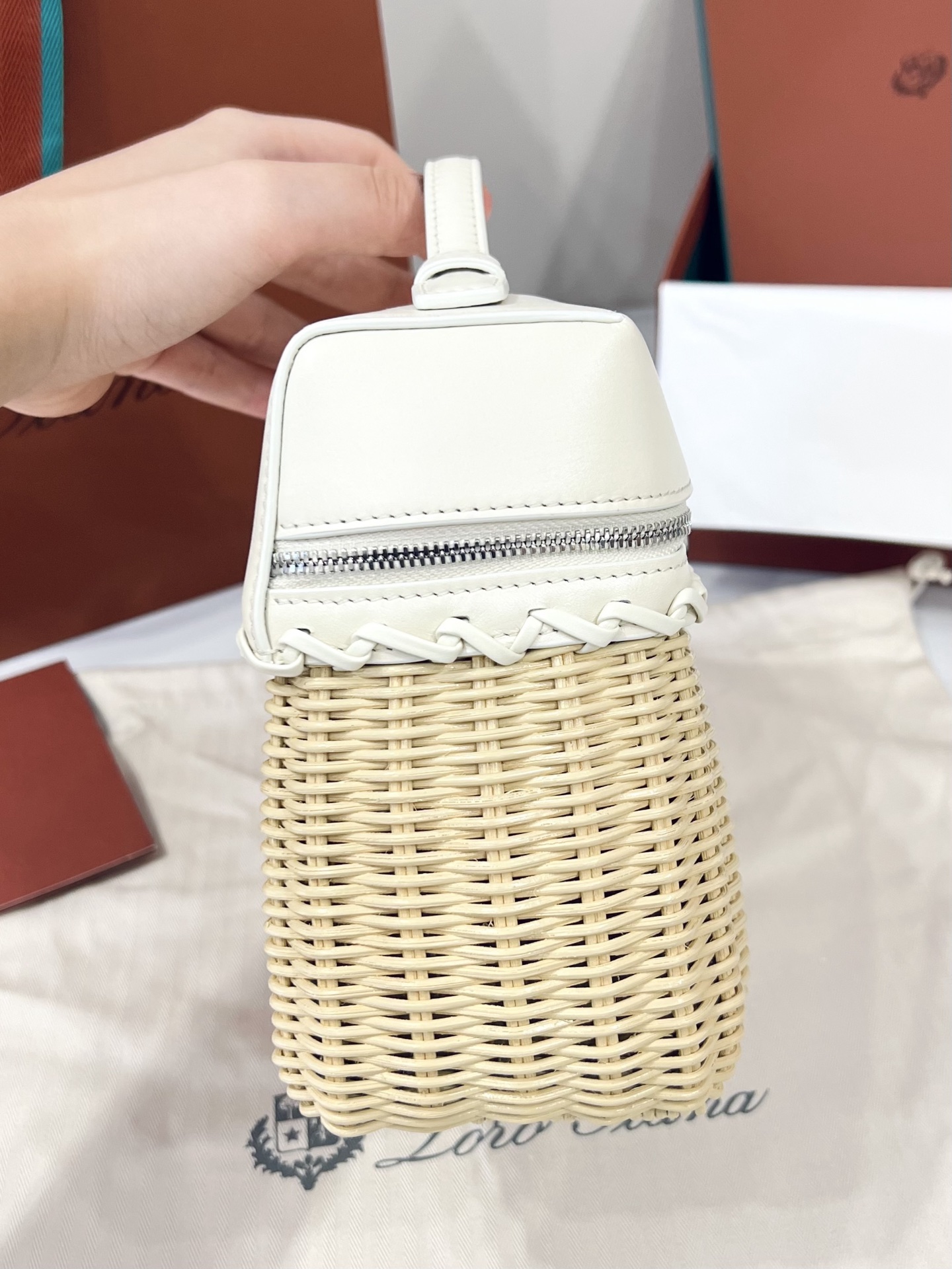 로로피아나 천연 대나무 꼬임 가죽 가방 상세 이미지 3