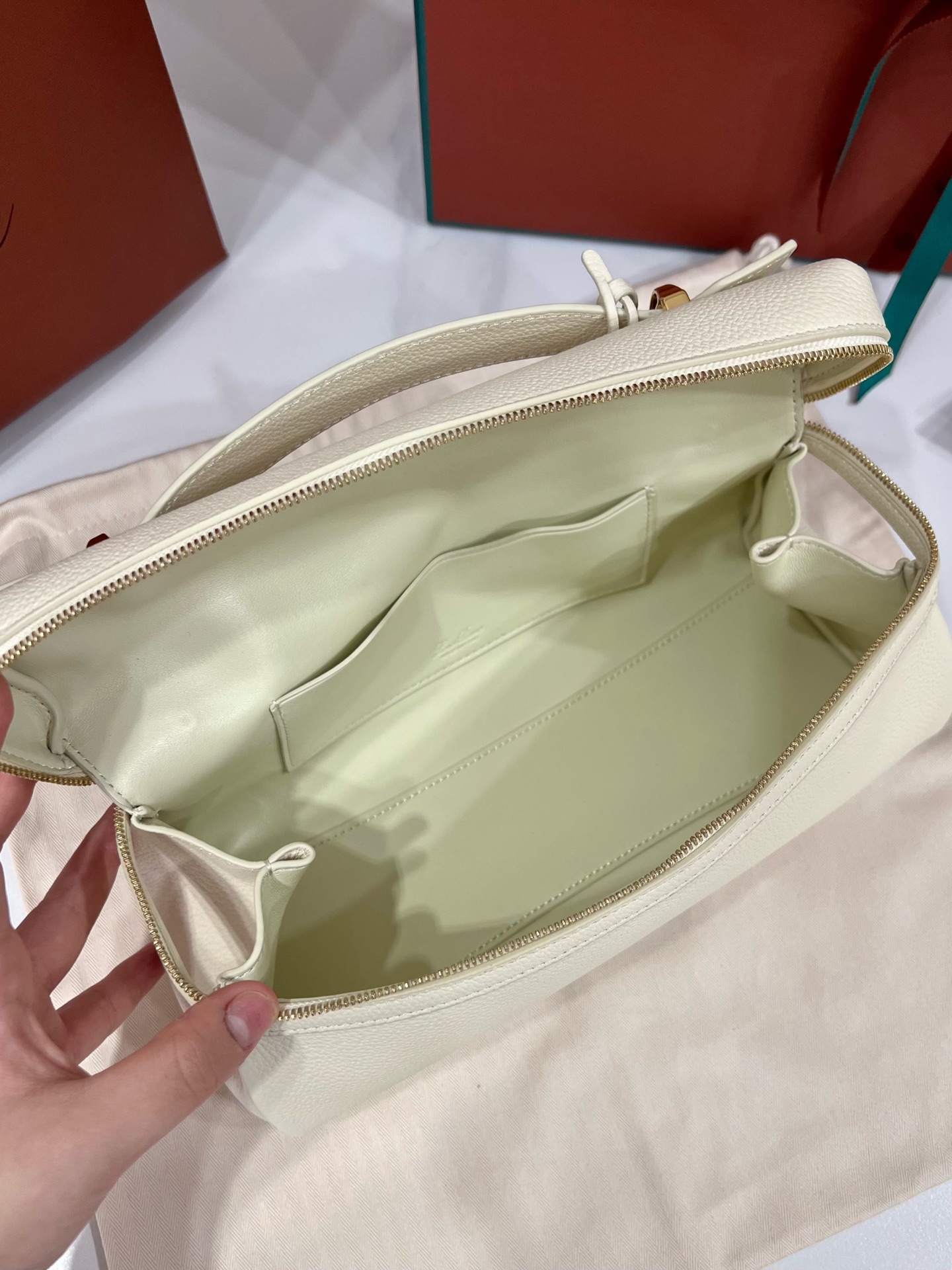 로로피아나 엑스트라 소프티 L29 숄더백 상세 이미지 7
