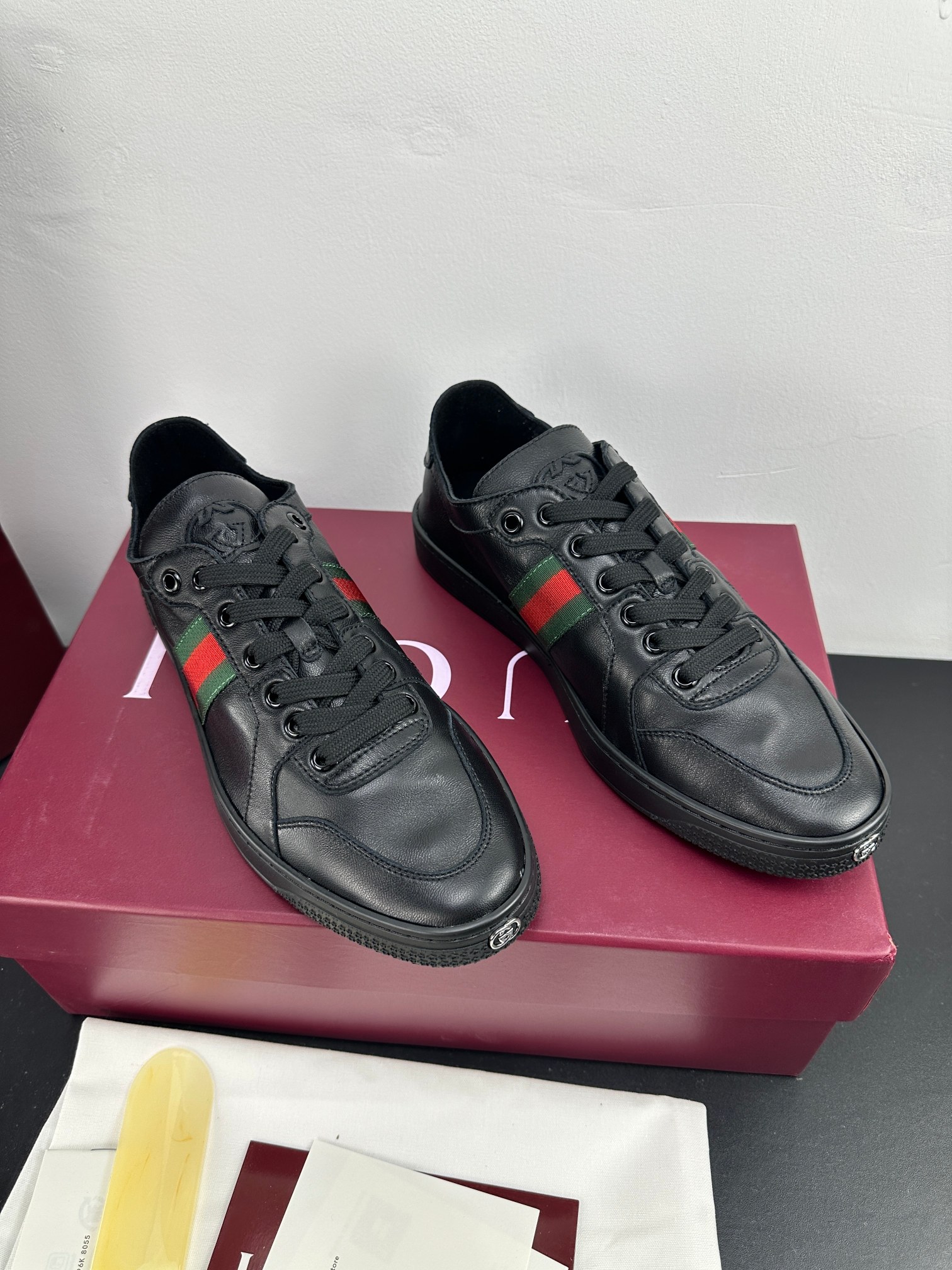 Gucci Style Green Leather Men's Shoes style reference detail image 3 from source 781278