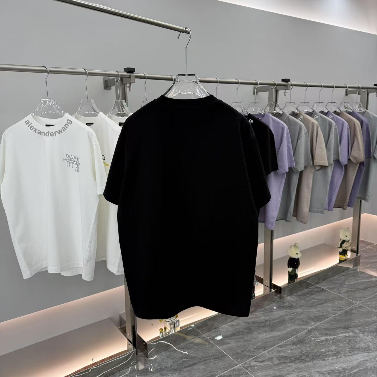 Loewe &ON 2025 T-Shirt: Custom Hardware, Relaxed Fit, Luxe Streetwear 7 i1756060200812 2227 0 6