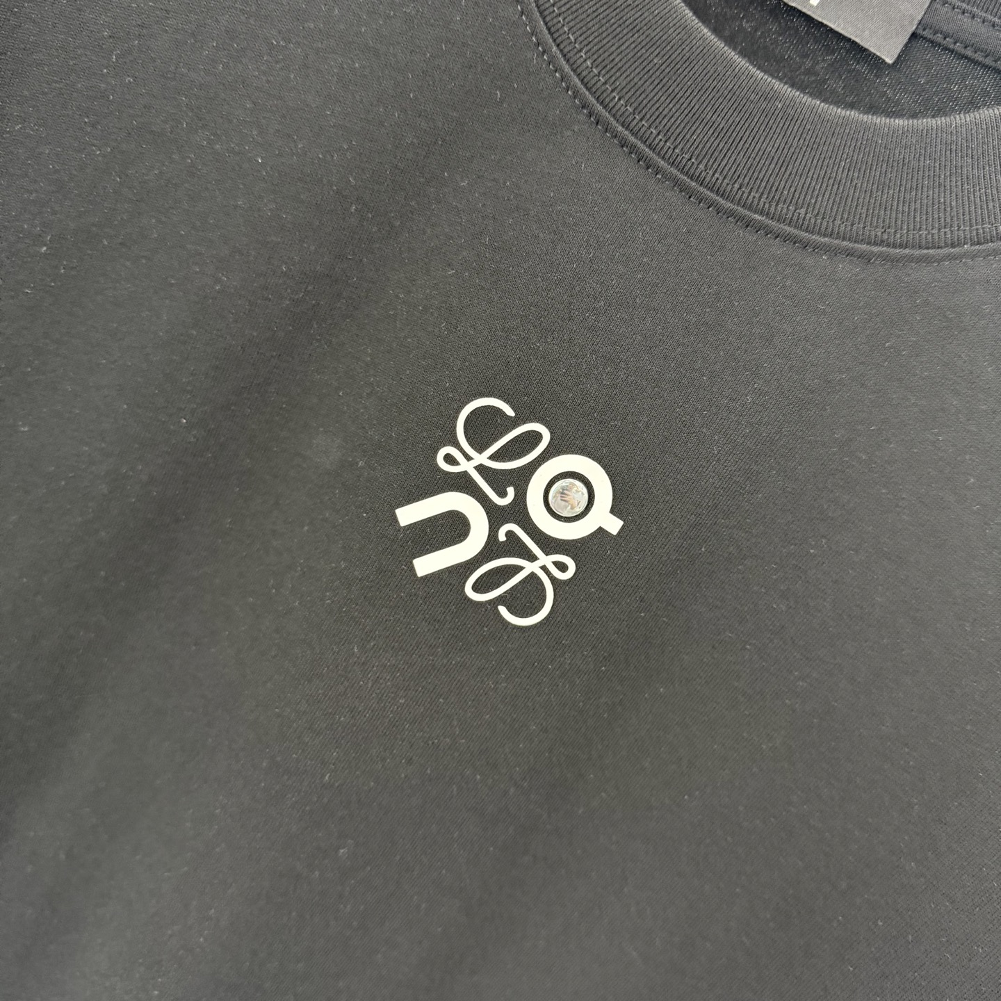 Loewe &ON 2025 T-Shirt: Custom Hardware, Relaxed Fit, Luxe Streetwear 6 i1756060201713 9431 0 5