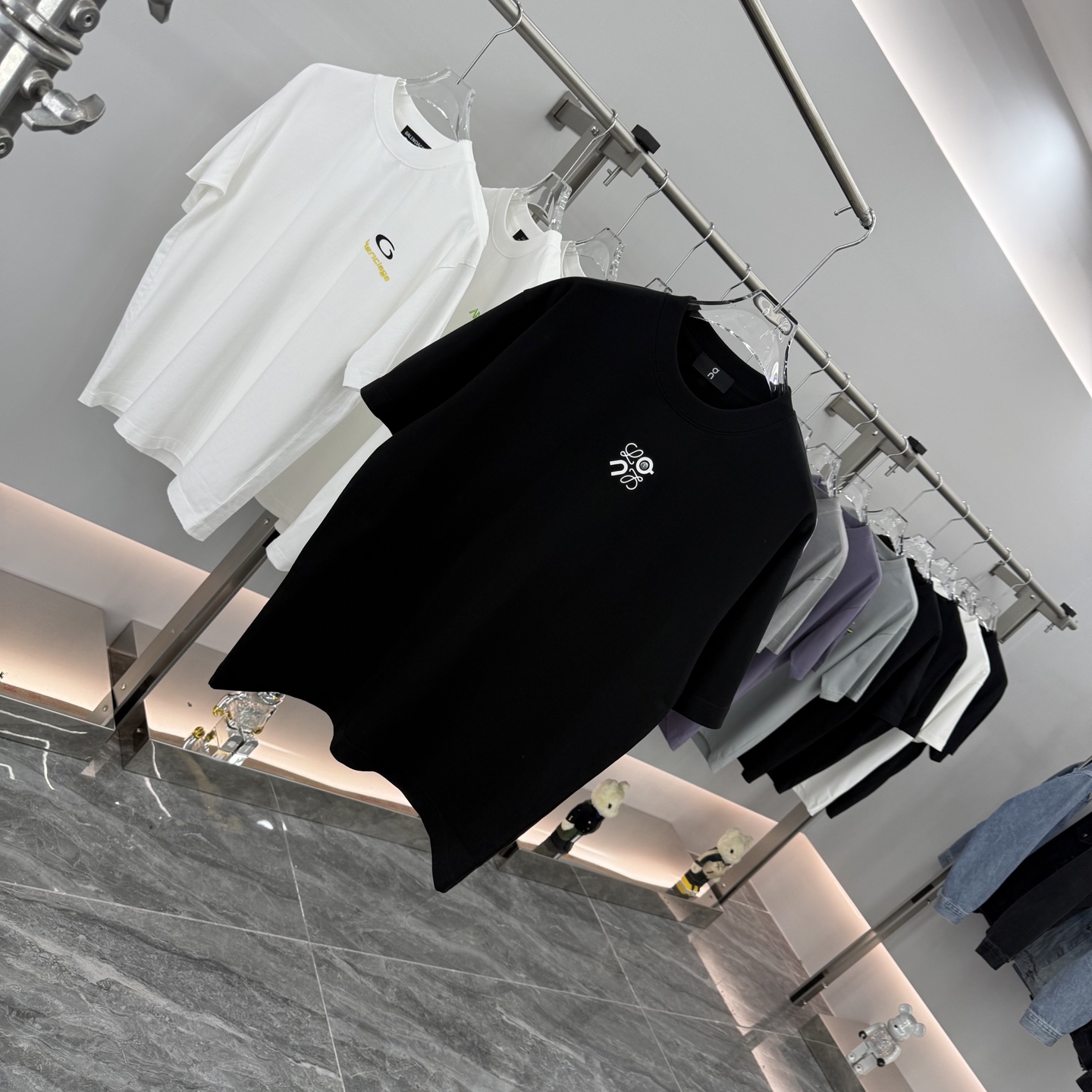 Loewe &ON 2025 T-Shirt: Custom Hardware, Relaxed Fit, Luxe Streetwear 2 i1756060201811 2526 0 1