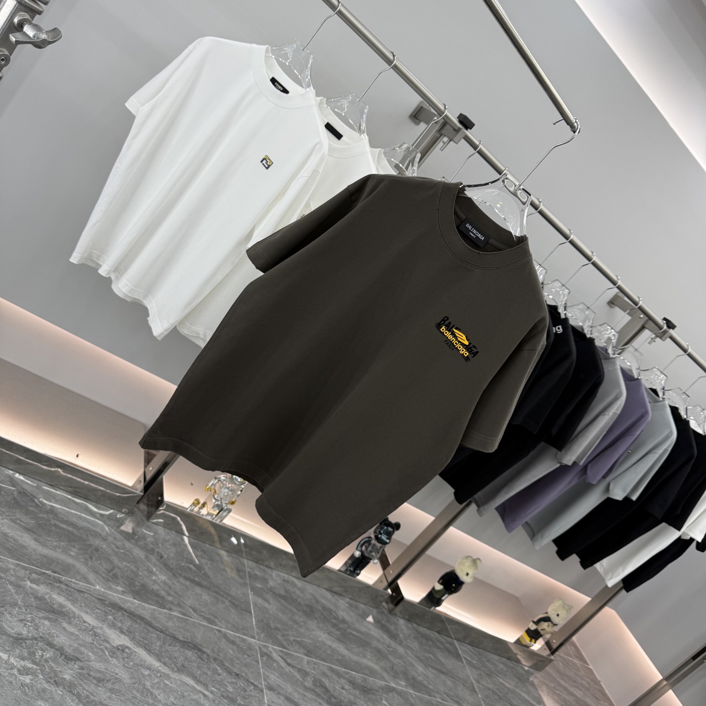 Balenciaga 2025 Fall/Winter Collection: Unisex Relaxed Fit Short Sleeve Tee 2 i1758386588186 5289 0 1