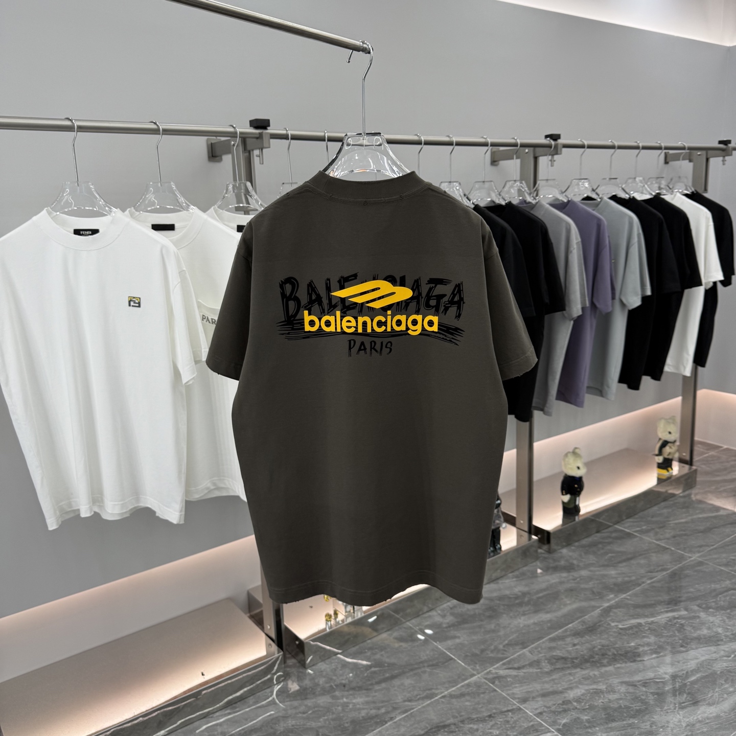 Balenciaga 2025 Fall/Winter Collection: Unisex Relaxed Fit Short Sleeve Tee 7 i1758386588259 6598 0 6