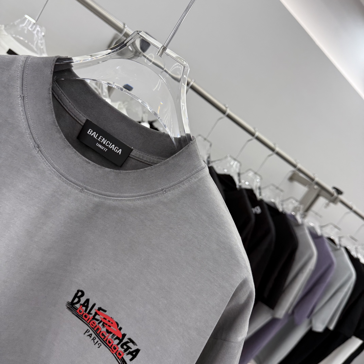 Balenciaga 2025 Fall/Winter T-Shirt Loose Fit Unisex Short Sleeve Tee 4 i1758386641858 9793 0 3