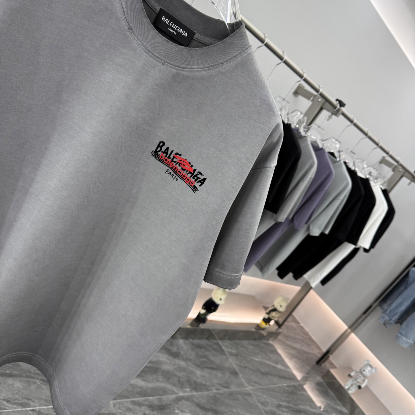 Balenciaga 2025 Fall/Winter T-Shirt Loose Fit Unisex Short Sleeve Tee 5 i1758386641876 8264 0 4