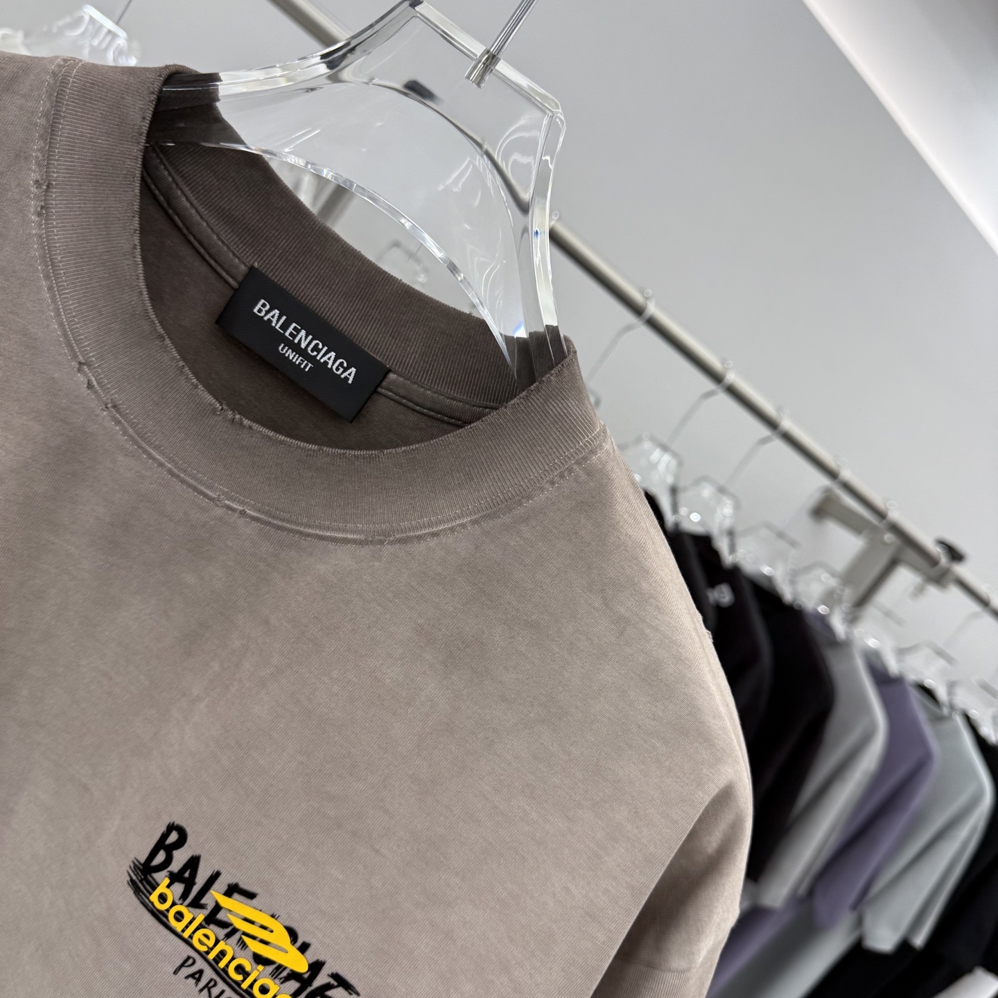 Balenciaga Men's/Women's Relaxed Fit Logo Graphic Short Sleeve T-Shirt 4 i1758386689284 8417 0 3