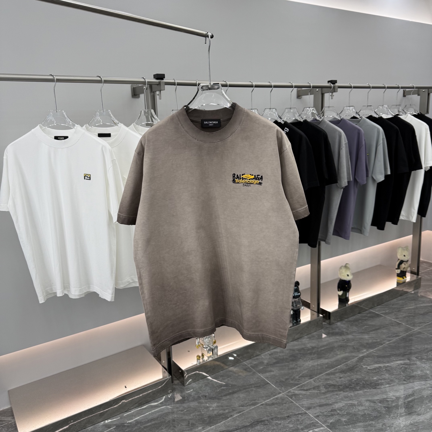 Balenciaga Men's/Women's Relaxed Fit Logo Graphic Short Sleeve T-Shirt 1 i1758386689300 4525 0 0