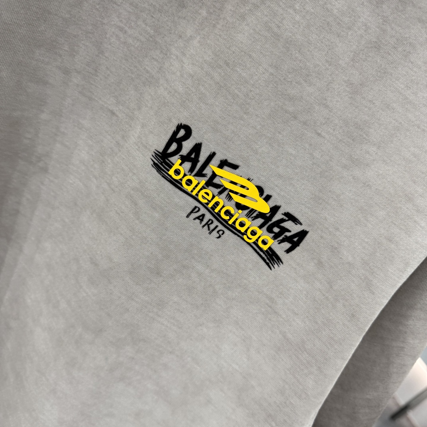 Balenciaga Men's/Women's Relaxed Fit Logo Graphic Short Sleeve T-Shirt 6 i1758386690279 2826 0 5