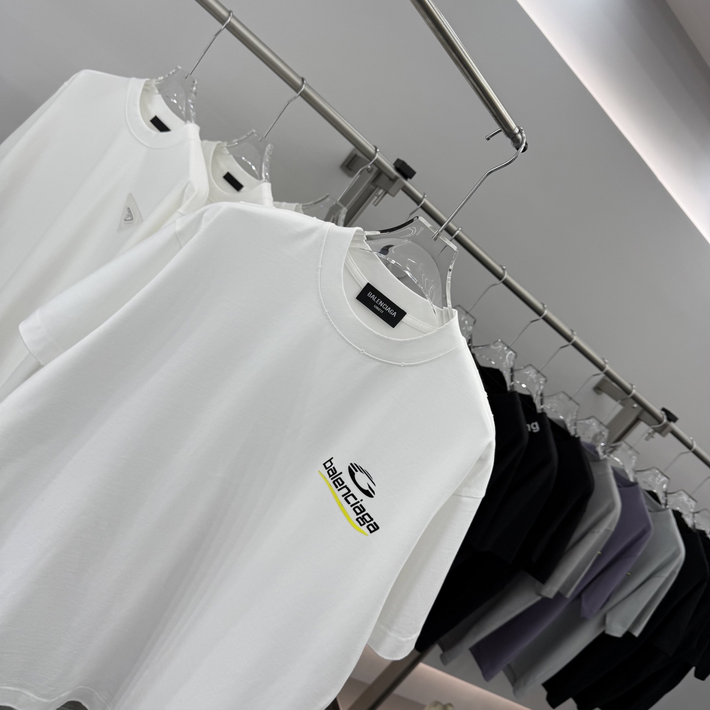 Balenciagaa 2025 New Paris Logo T-Shirt Unisex Cotton Short Sleeve Tee 3 i1759032234041 3971 0 2
