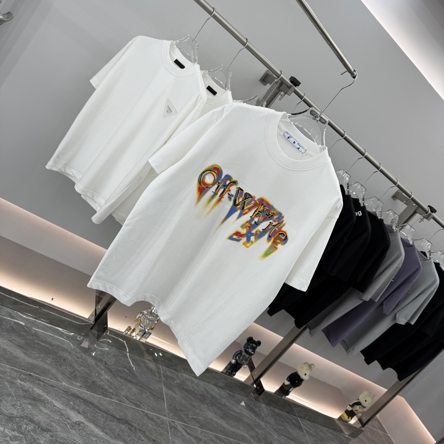 Off-White Men's Multicolor Graphic Print Short Sleeve Casual T-Shirt 3 i1759032863161 3528 0 1