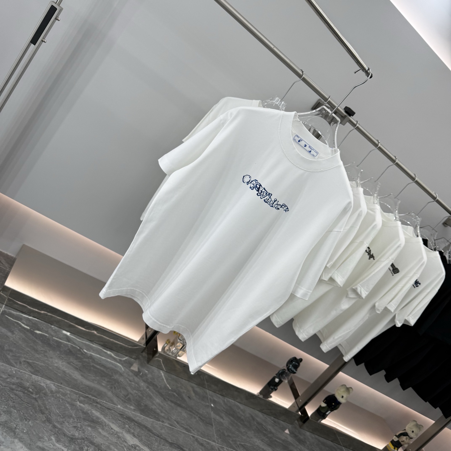 오프화이트 워시 데미지 가공 크루넥 남여공용 반팔 티셔츠 49553 이미지 2