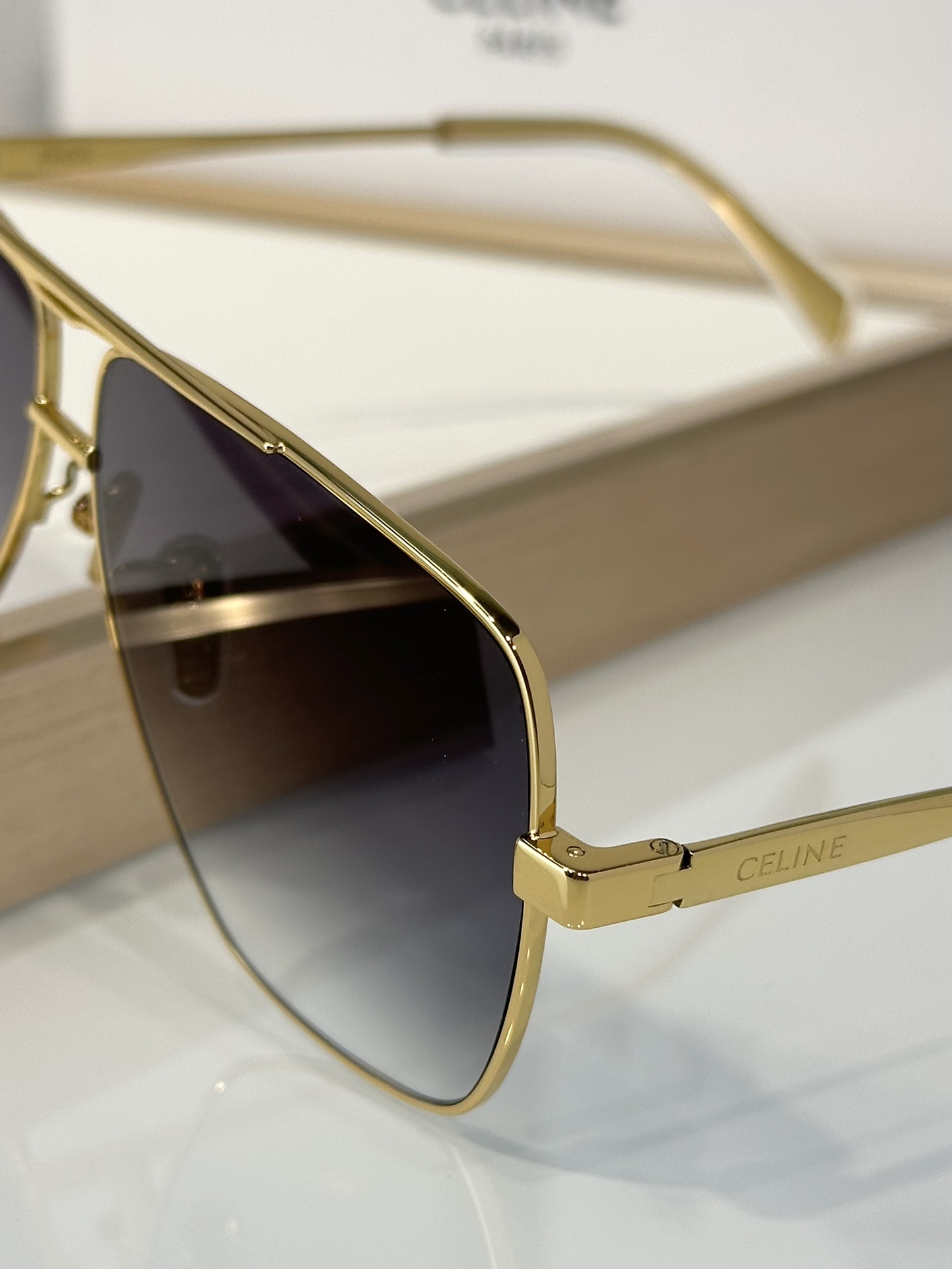 Designer Sunglasses CL40246U