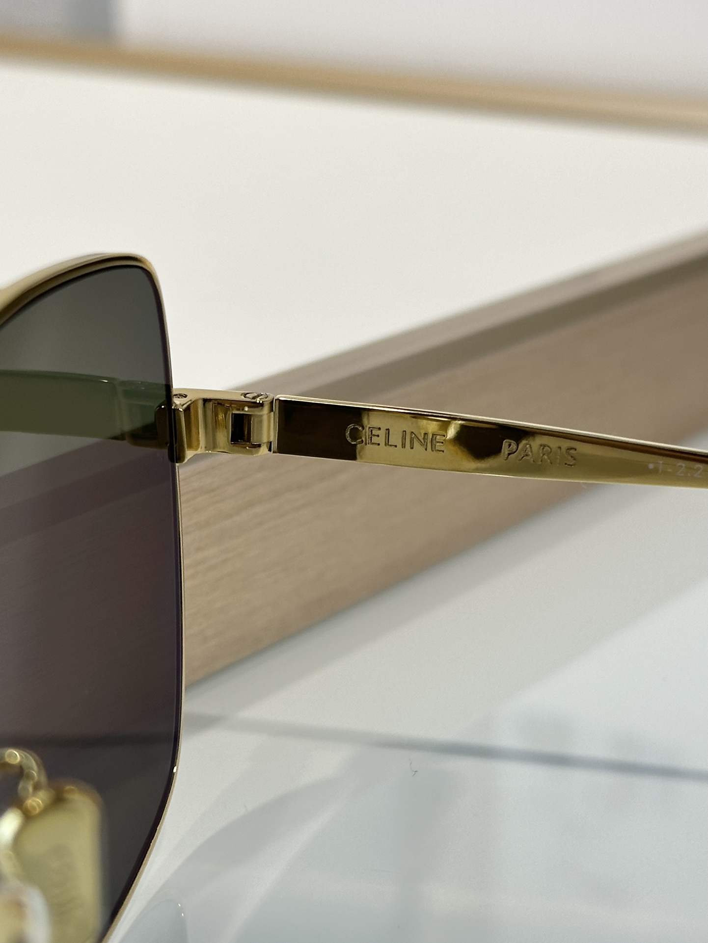 Designer Sunglasses CL40246U