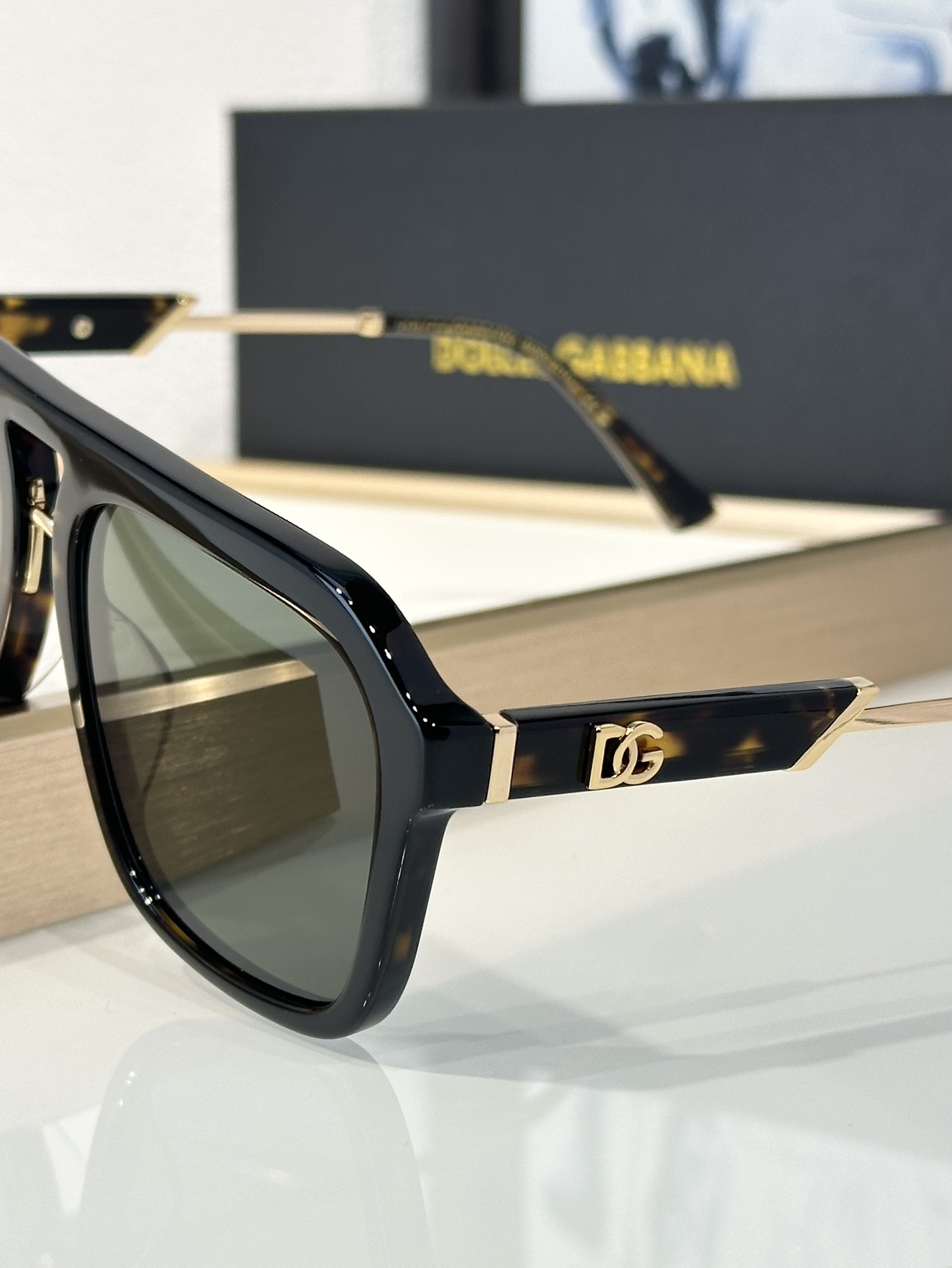 Designer Sunglasses DG8896
